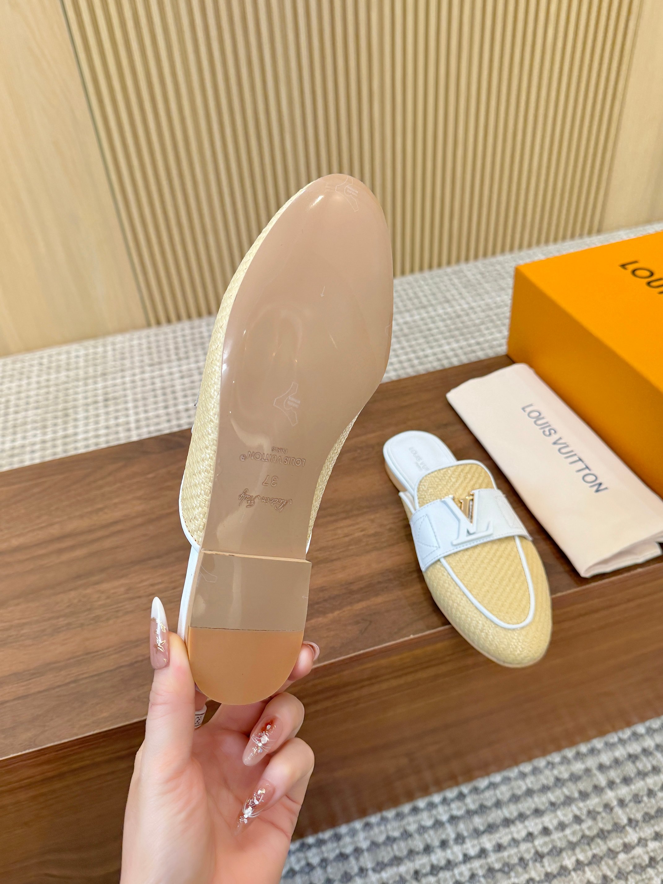 Louis Vuitton Beige and White Mare Open Back Loafers - Image 7