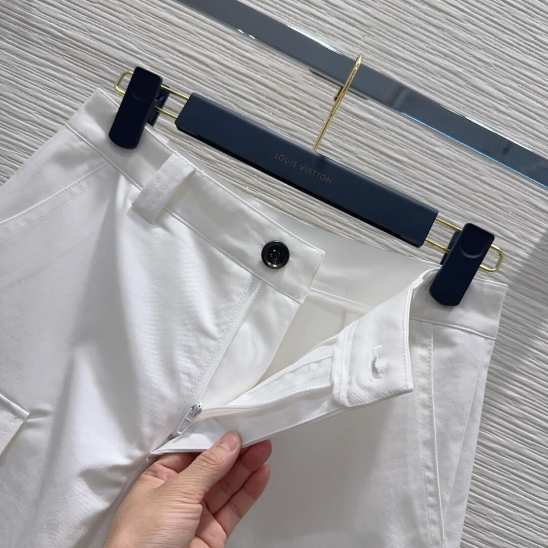 Louis Vuitton Cotton Cargo Utility Shorts with Embroidered Logo Patch – White - Image 6