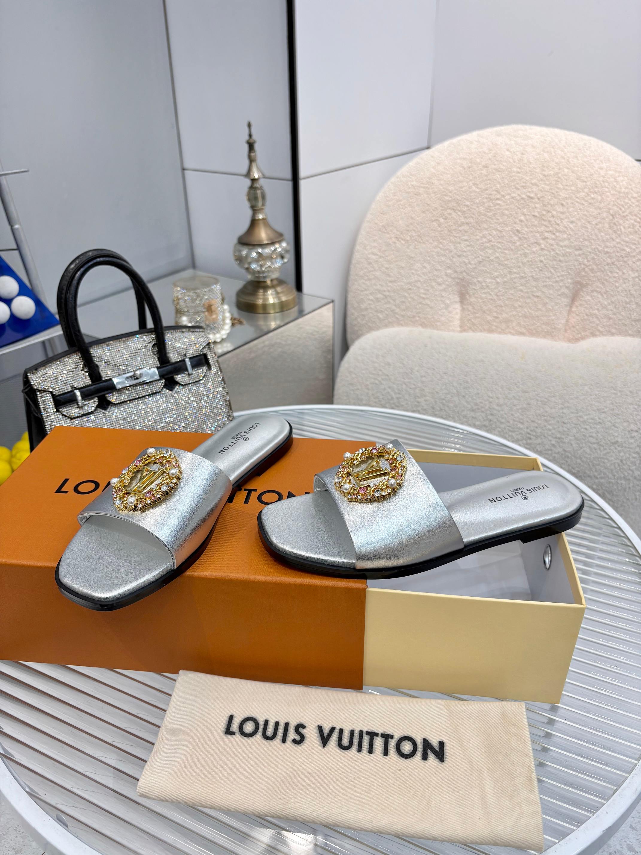 Louis Vuitton Silver LV Mare Flat Mules - Image 7