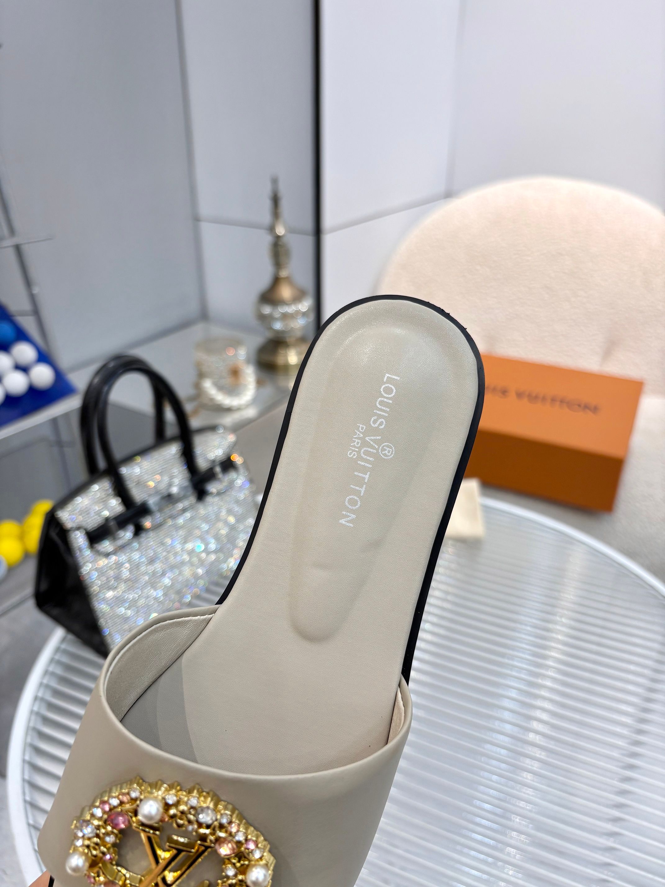Louis Vuitton Grey LV Mare Flat Mules - Image 7