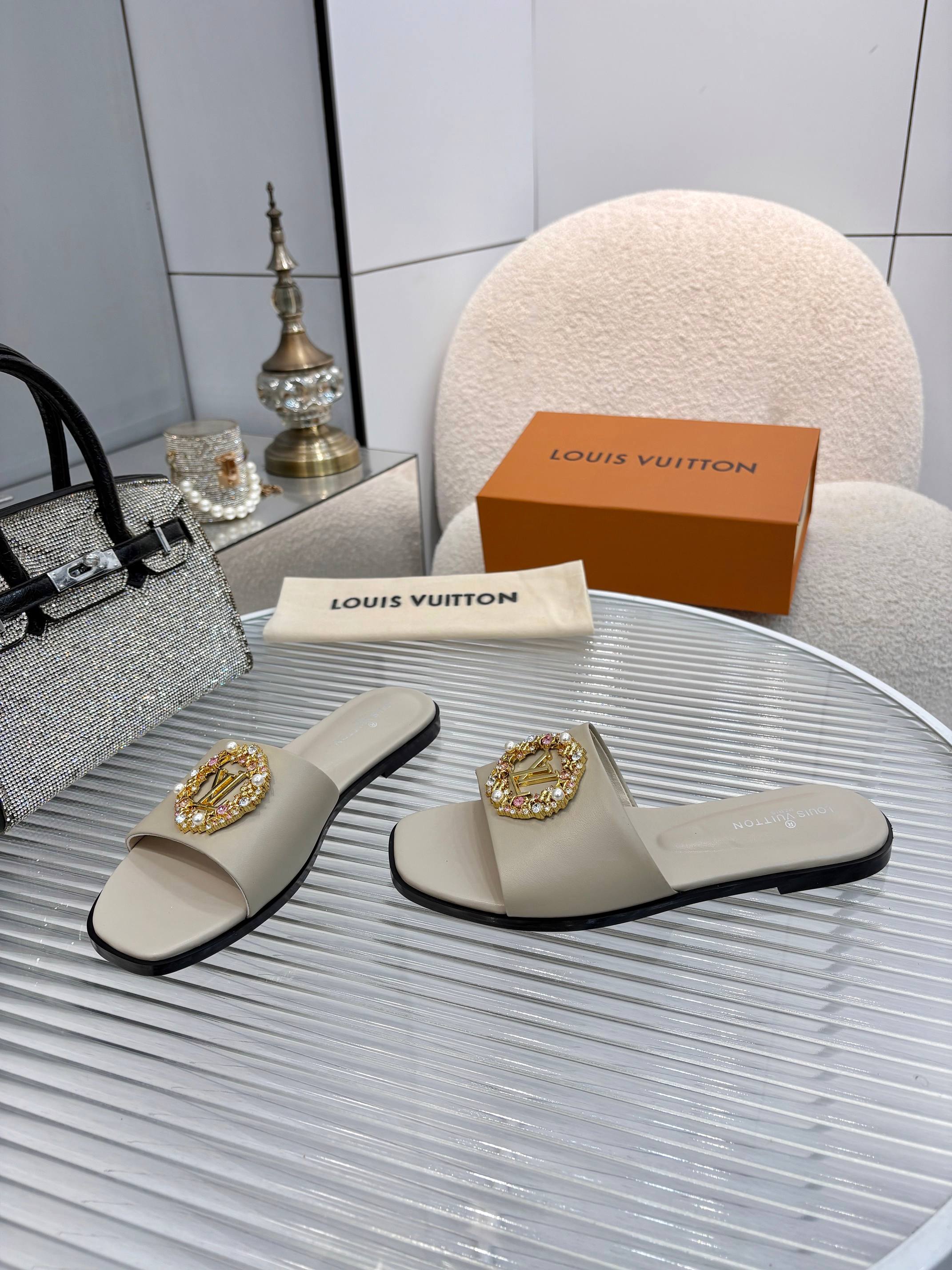 Louis Vuitton Grey LV Mare Flat Mules - Image 8