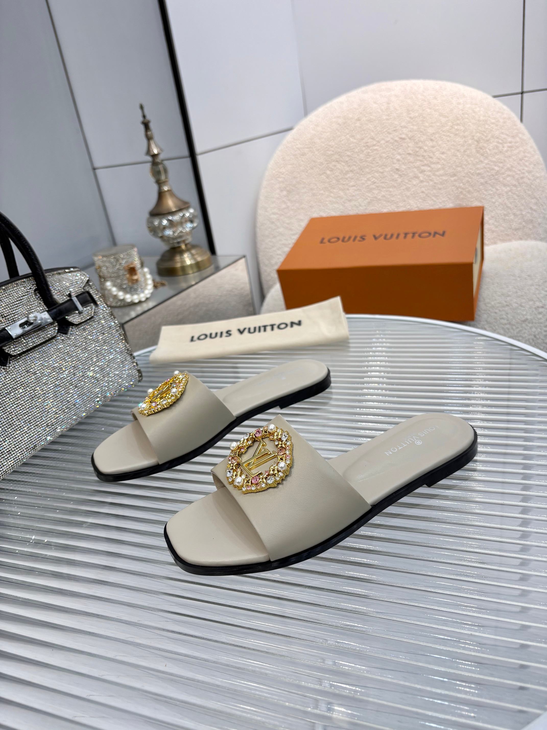 Louis Vuitton Grey LV Mare Flat Mules - Image 5