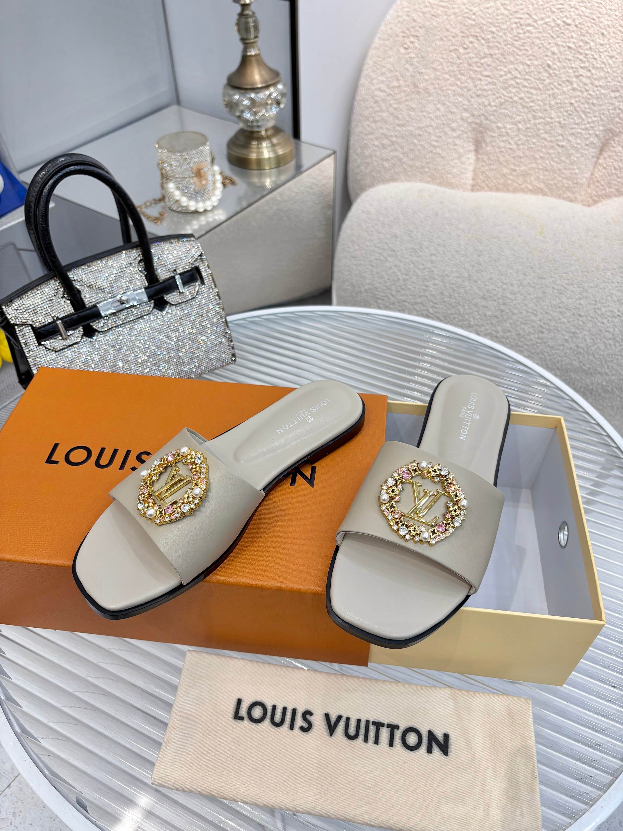 Louis Vuitton Grey LV Mare Flat Mules - Image 6