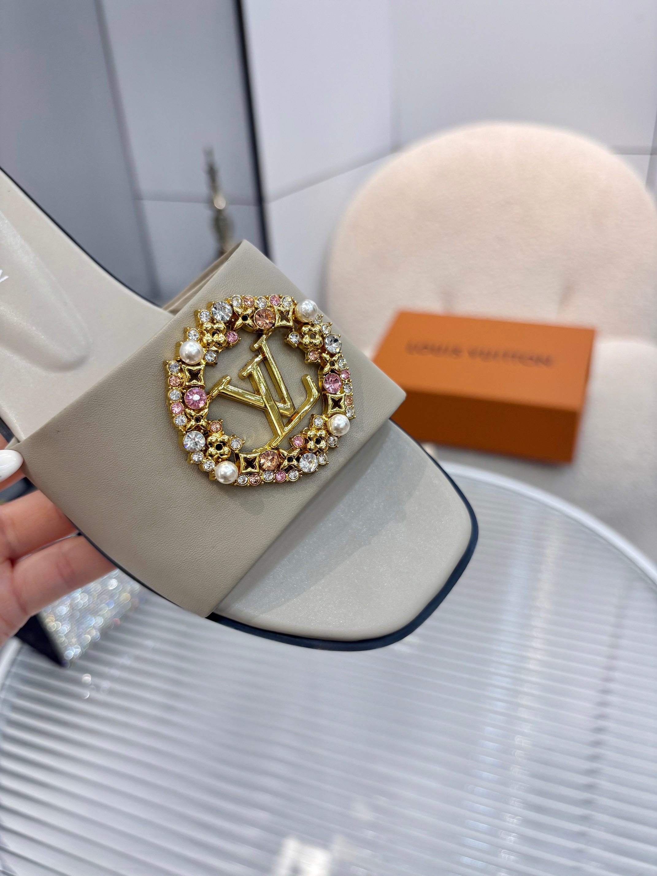 Louis Vuitton Grey LV Mare Flat Mules - Image 2