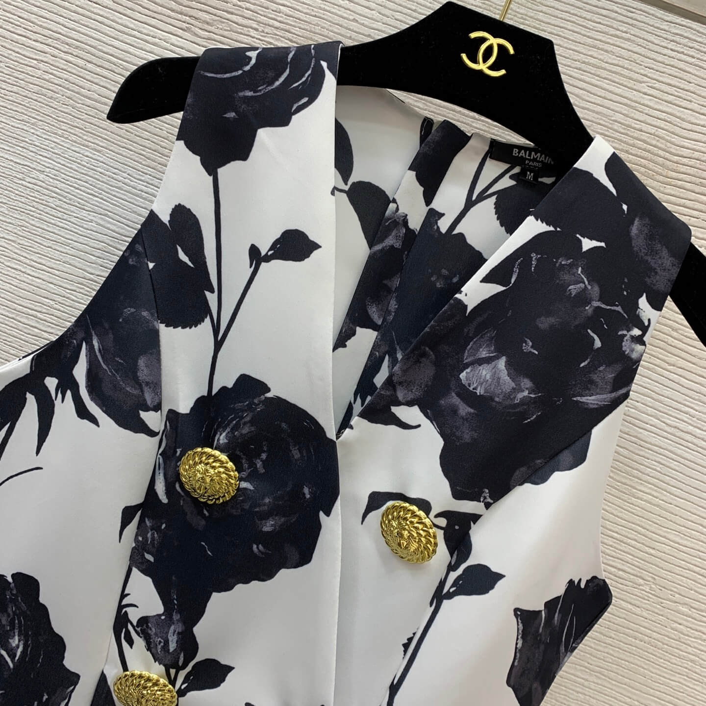 Balmain Sleeveless Double-Breasted Black and White Rose Floral Print Mini Dress with Gold Buttons - Image 2