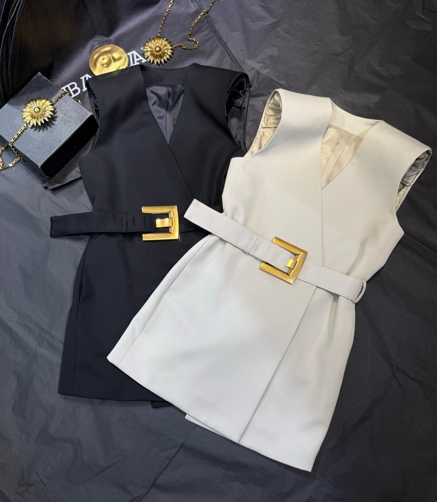 Balmain Sleeveless V-Neck Belted Blazer Dress with Gold Buckle - Image 6