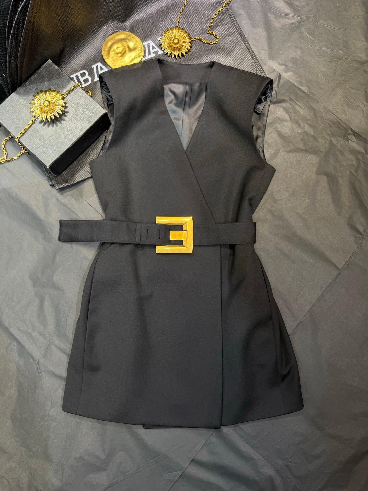 Balmain Sleeveless V-Neck Belted Blazer Dress with Gold Buckle - Image 5