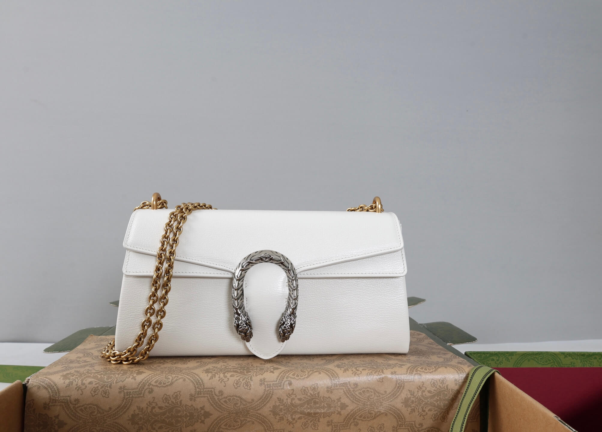 Gucci Dionysus White Leather Shoulder Bag with Chain Strap.