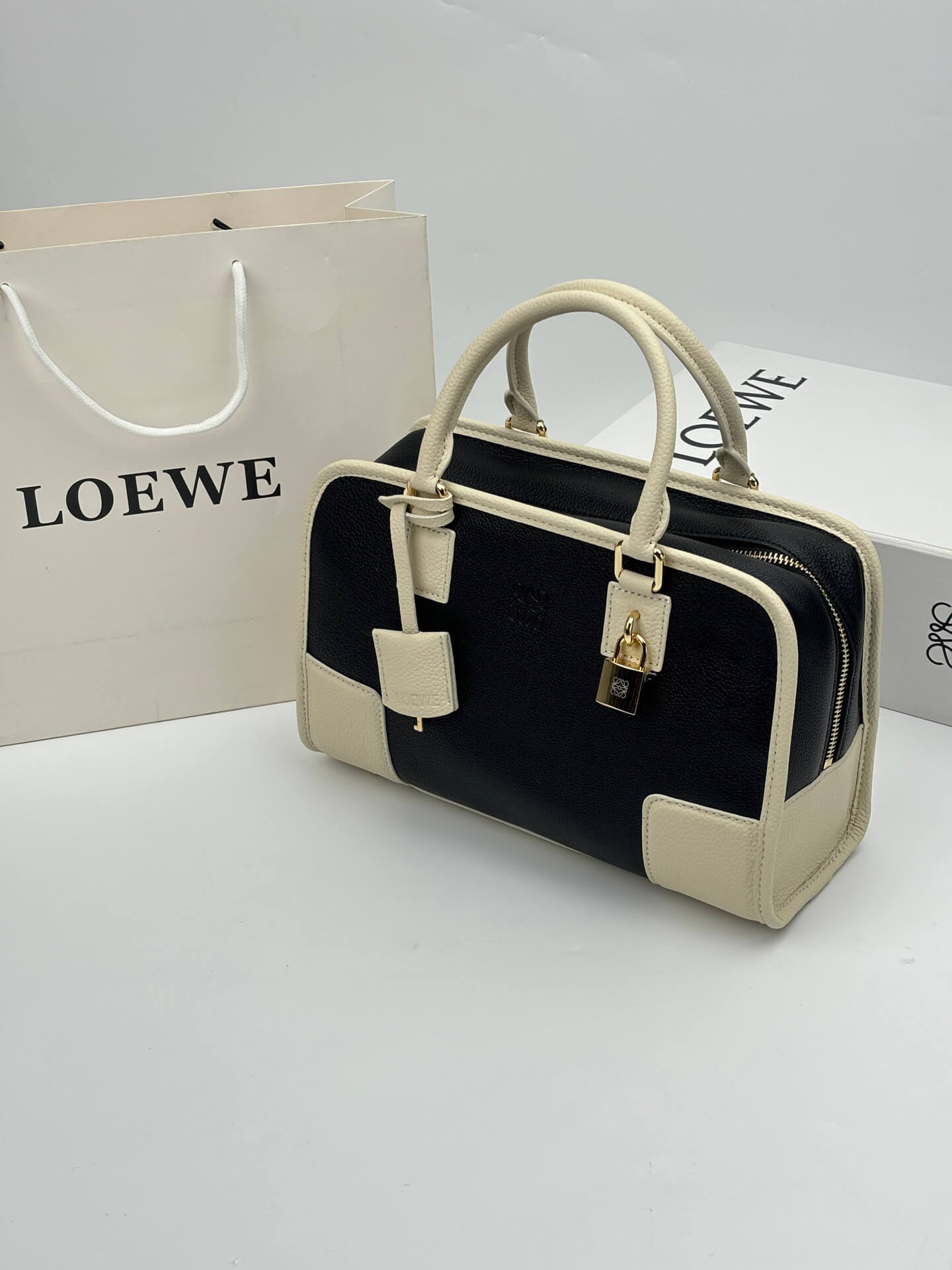 Loewe Amazona 28 Black and Cream Grained Calfskin Leather Top Handle Bag. - Image 3
