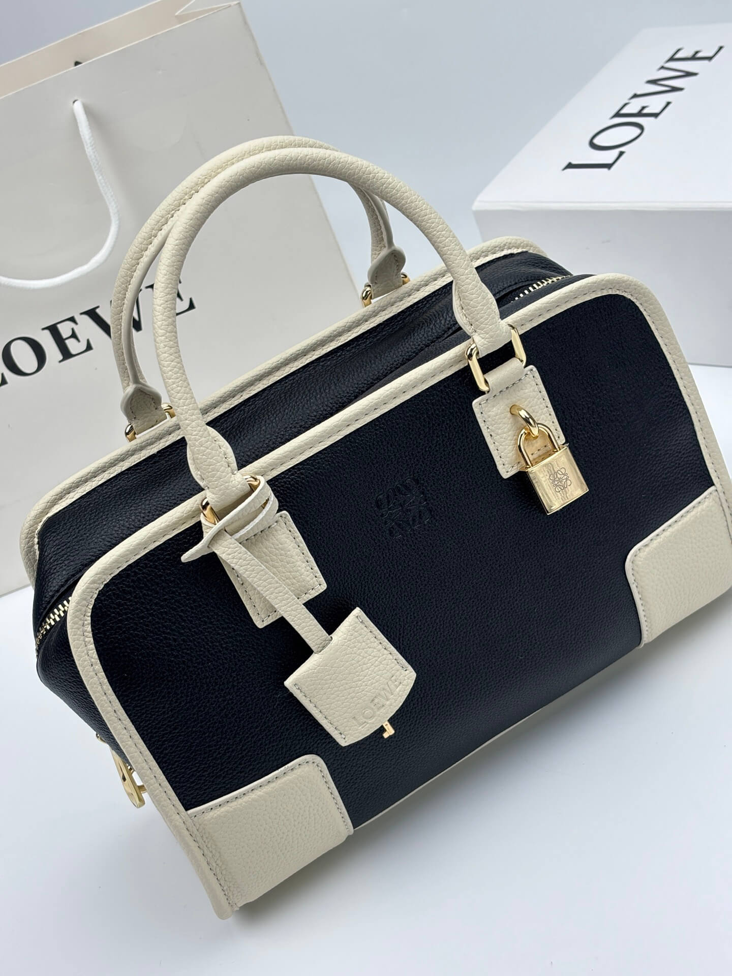 Loewe Amazona 28 Black and Cream Grained Calfskin Leather Top Handle Bag. - Image 5