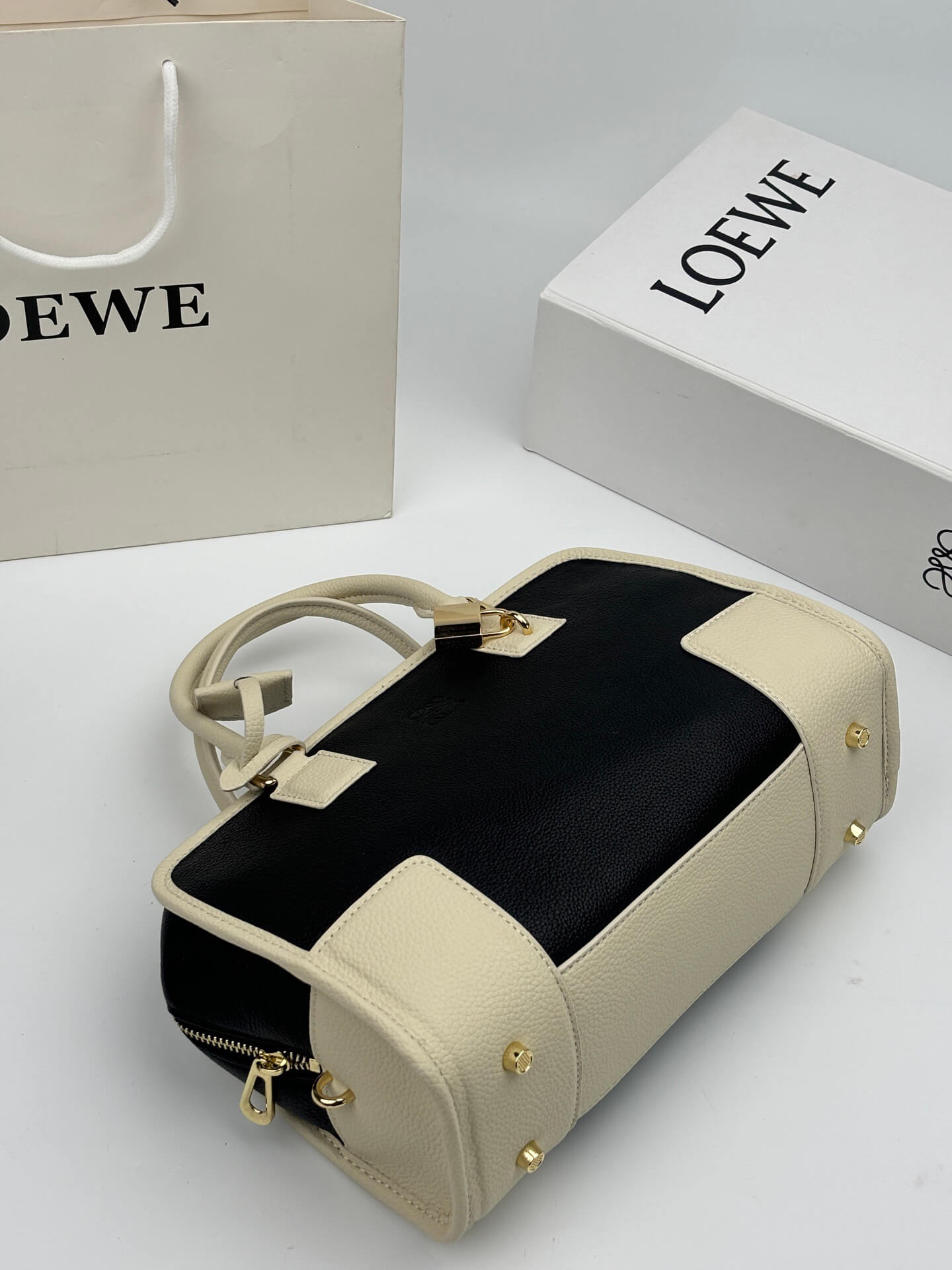 Loewe Amazona 28 Black and Cream Grained Calfskin Leather Top Handle Bag. - Image 6