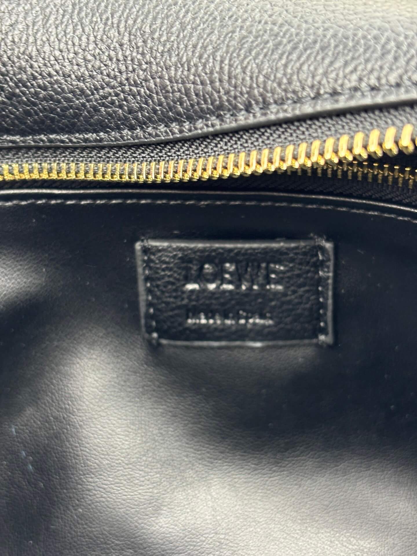 Loewe Amazona 28 Black and Cream Grained Calfskin Leather Top Handle Bag. - Image 9