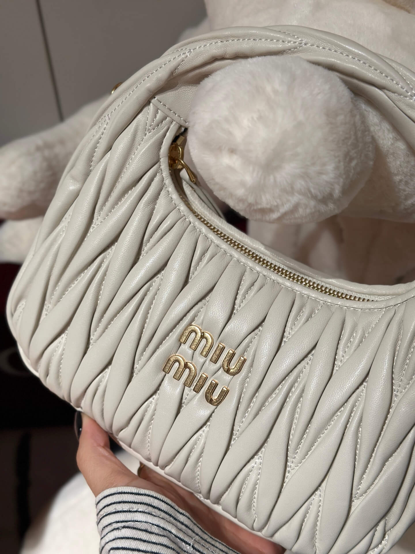 Miu Miu Wander Matelassé Nappa Leather Hobo Bag – White - Image 3