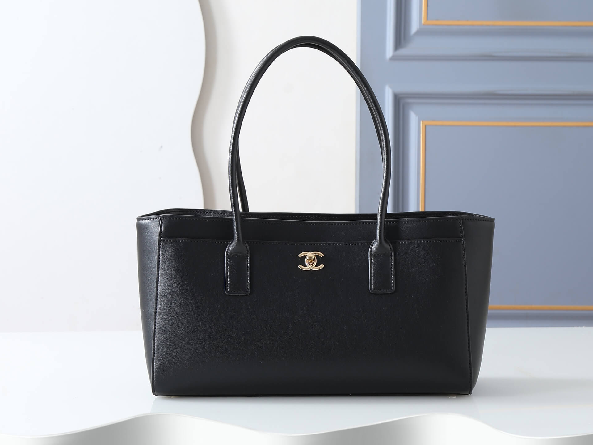 Chanel Black Smooth Calfskin Leather Shopping Tote Bag Gold Hardware. - Image 2