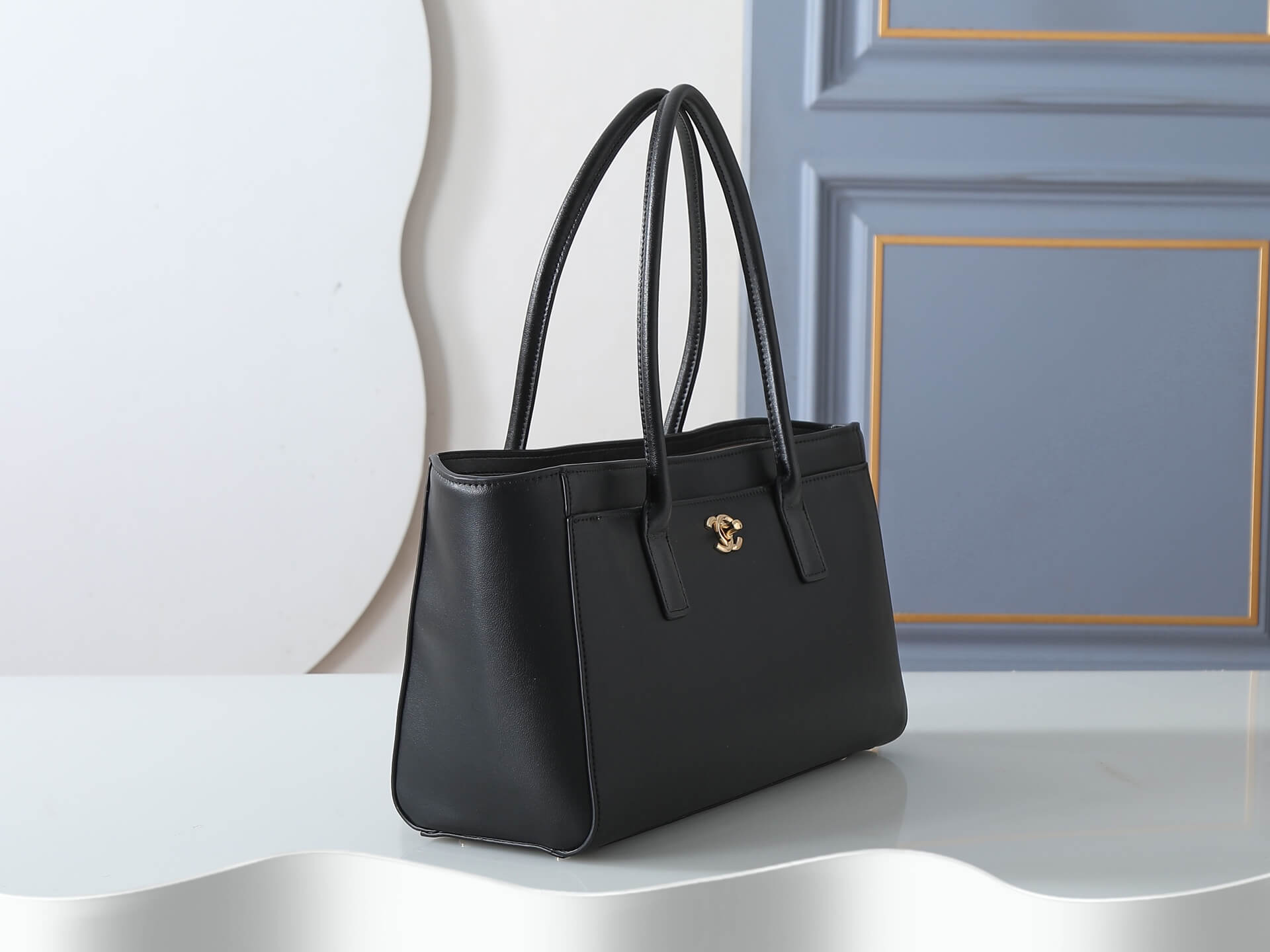 Chanel Black Smooth Calfskin Leather Shopping Tote Bag Gold Hardware. - Image 4