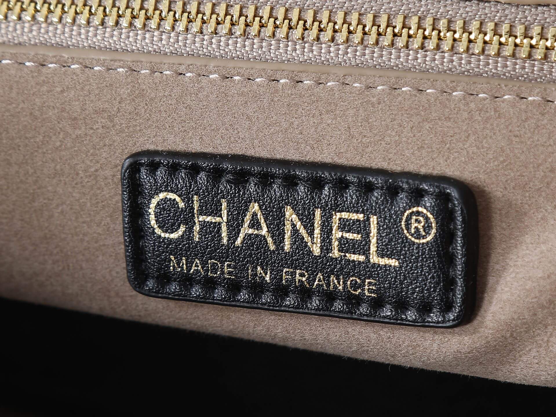 Chanel Black Smooth Calfskin Leather Shopping Tote Bag Gold Hardware. - Image 8