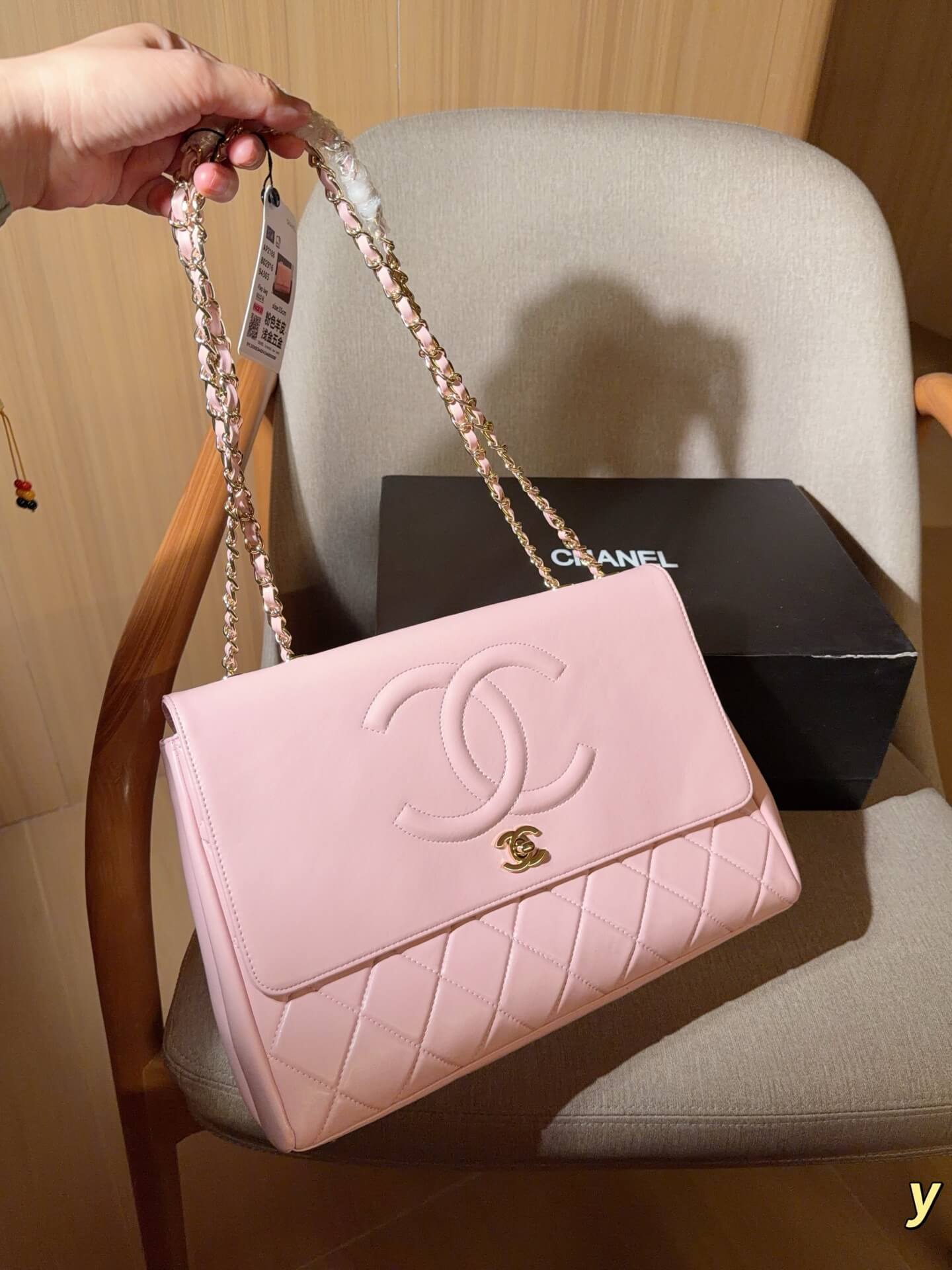 Chanel Light Pink Quilted CC Flap Shoulder Bag with Gold Chain - Image 2
