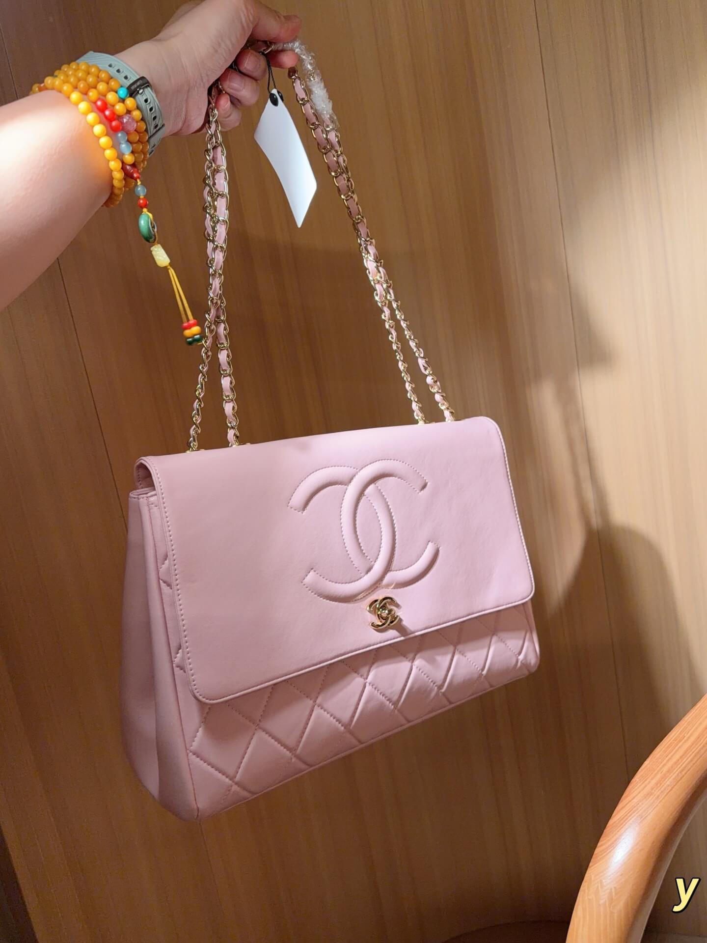 Chanel Light Pink Quilted CC Flap Shoulder Bag with Gold Chain - Image 3