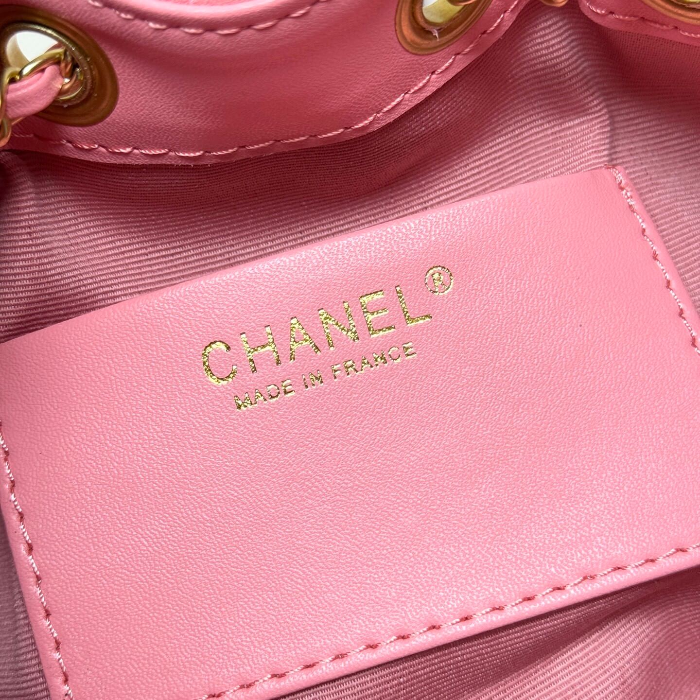 Chanel Quilted Pink Suede Hobo Bag with Gold-Tone Chain Hardware. - Image 8