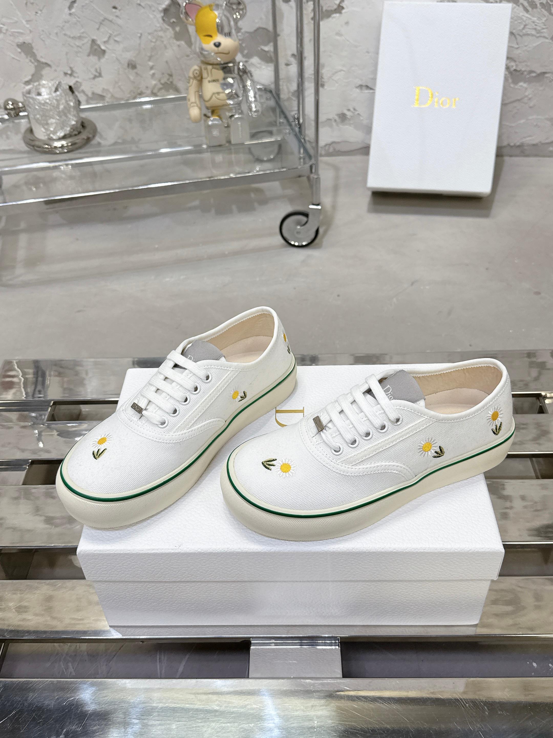 Dior Saltwind White Cotton Daisy Embroidered Sneakers