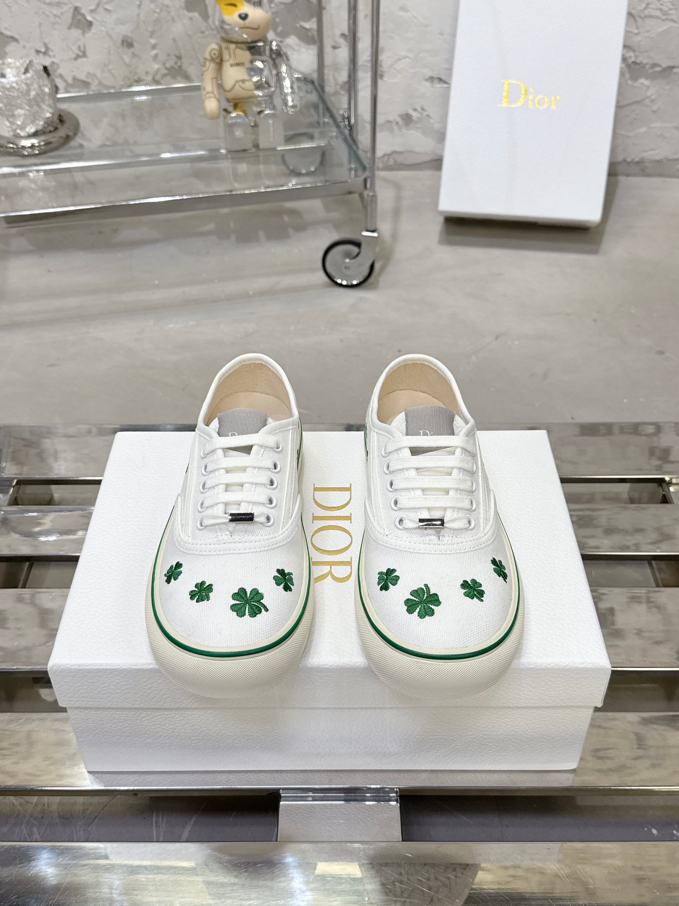 Dior Saltwind White & Green Clover Low-Top Sneakers - Image 2