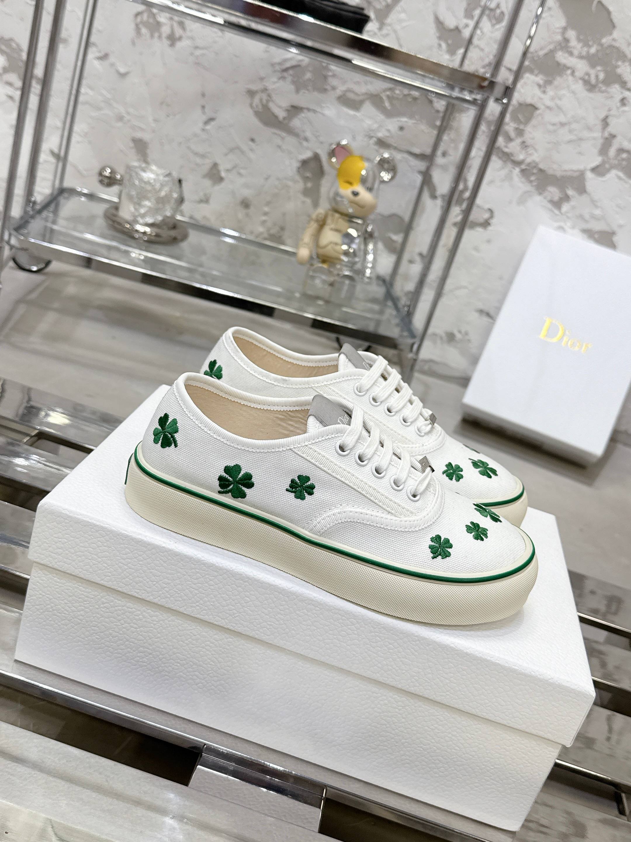 Dior Saltwind White & Green Clover Low-Top Sneakers - Image 3