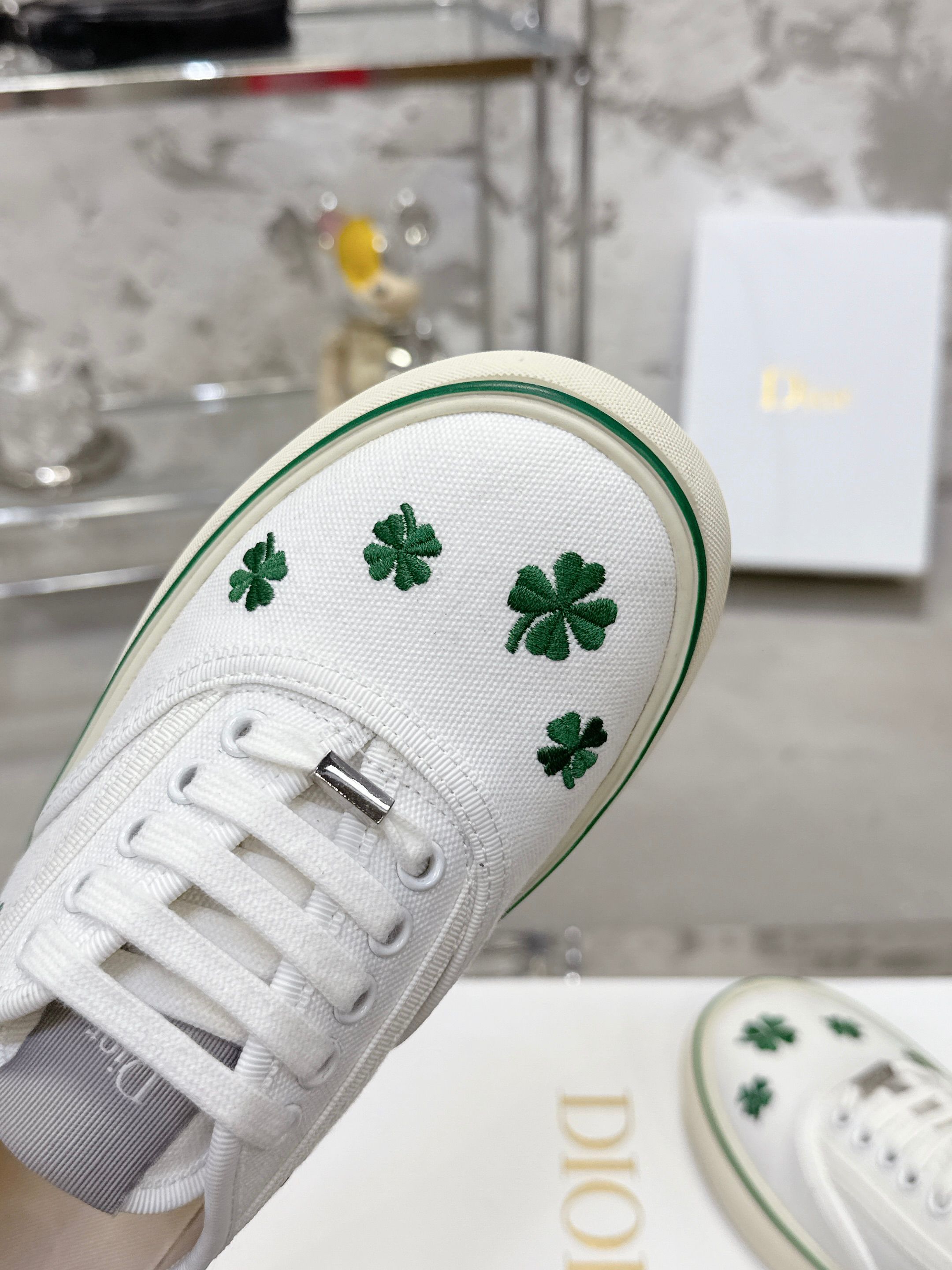 Dior Saltwind White & Green Clover Low-Top Sneakers - Image 5