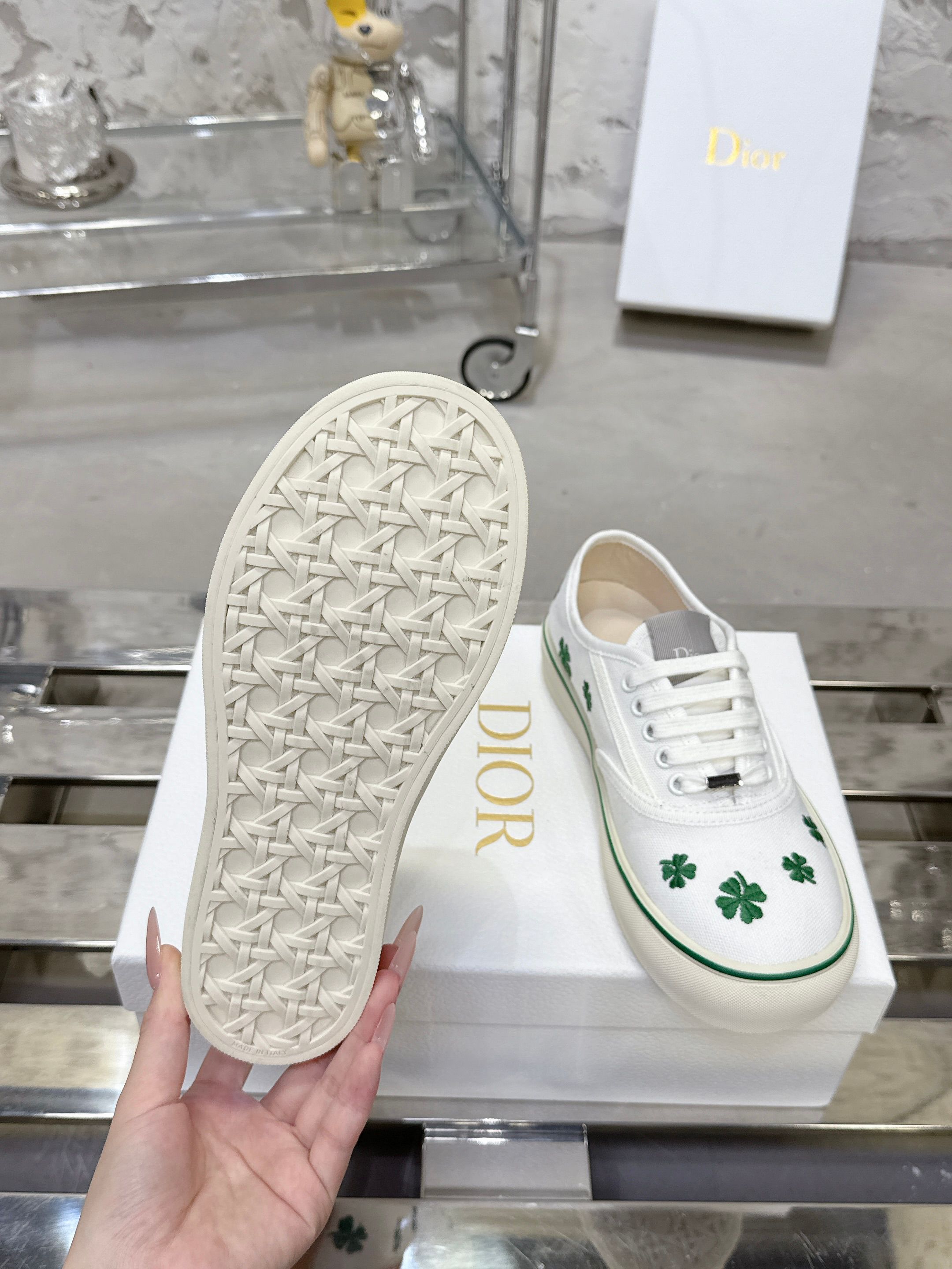 Dior Saltwind White & Green Clover Low-Top Sneakers - Image 7