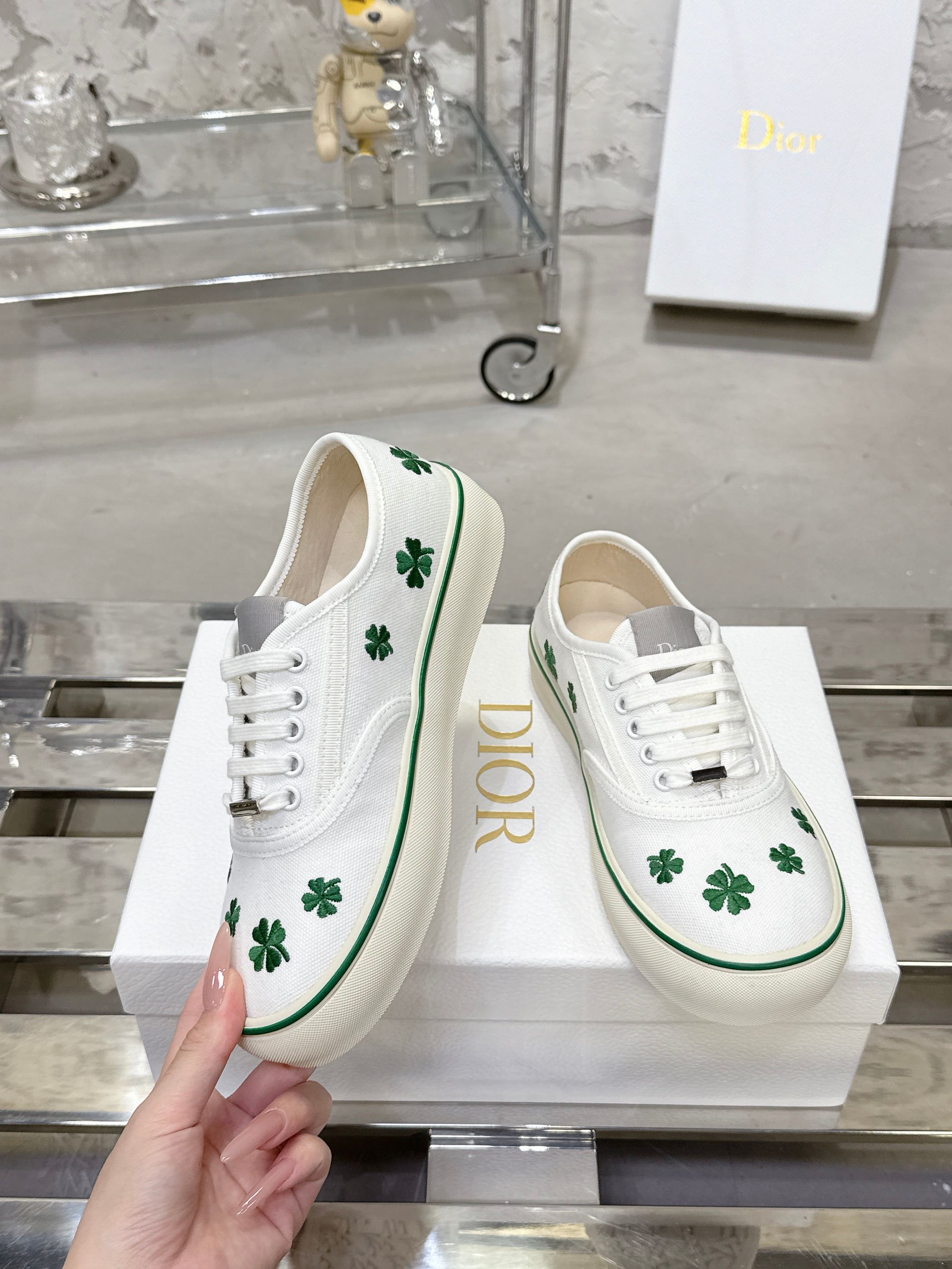 Dior Saltwind White & Green Clover Low-Top Sneakers - Image 9