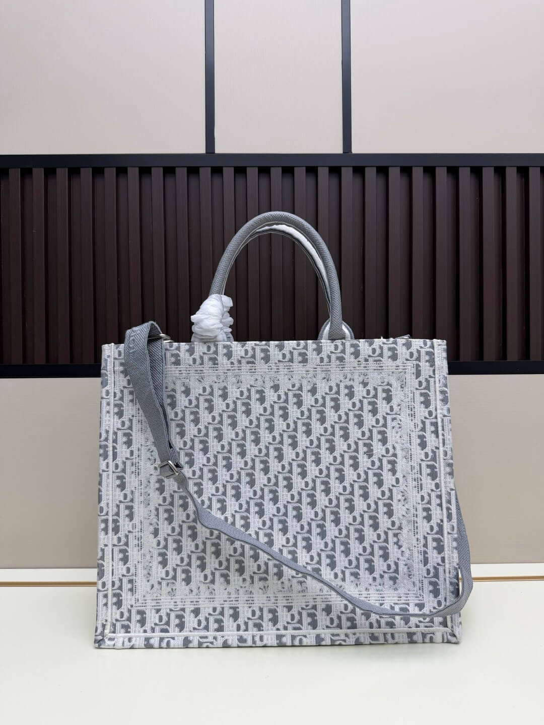 Dior Medium Book Tote with Strap – Grey Dior Oblique Embroidery & Dior Médaillon - Image 3