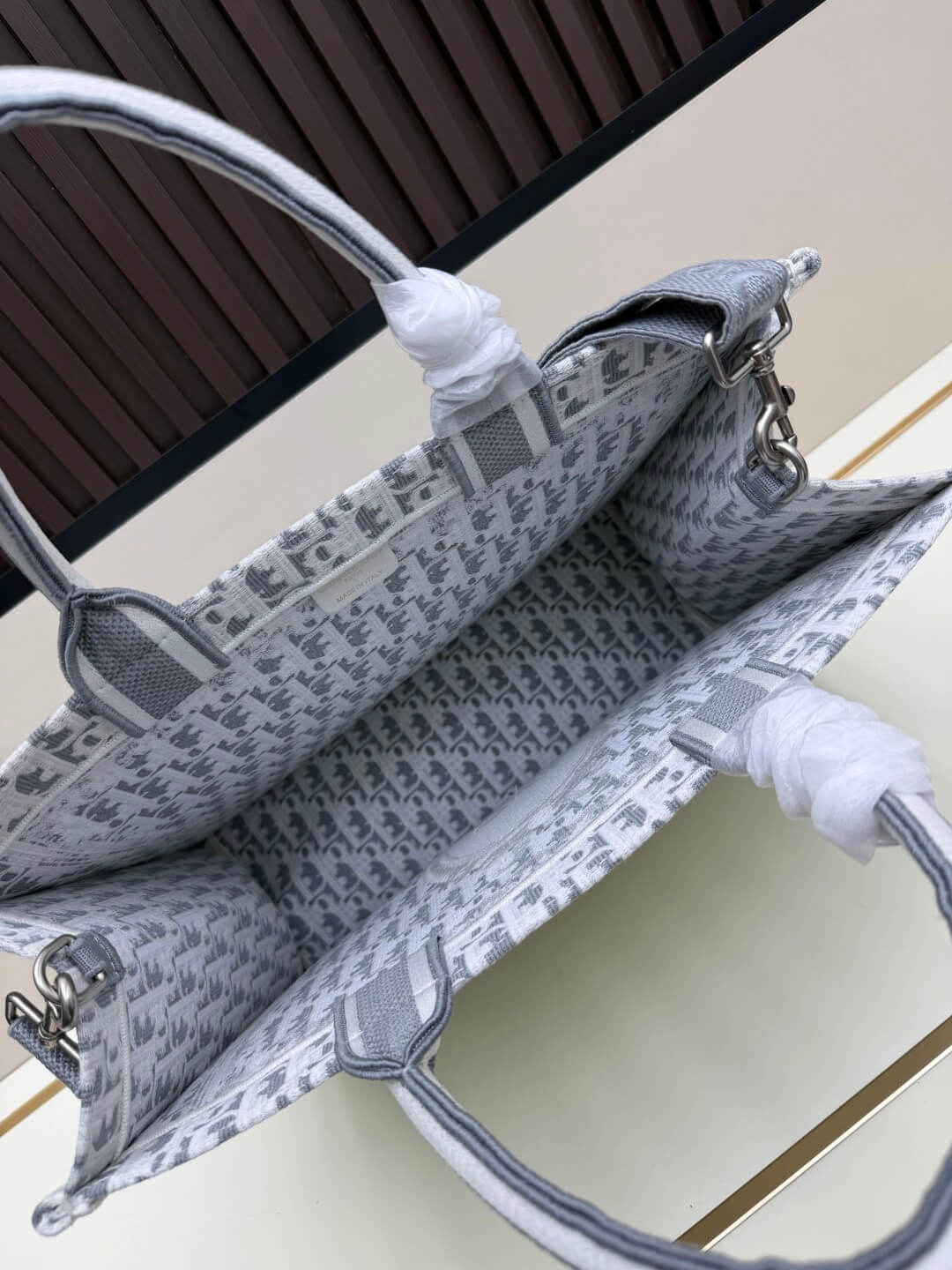 Dior Medium Book Tote with Strap – Grey Dior Oblique Embroidery & Dior Médaillon - Image 5