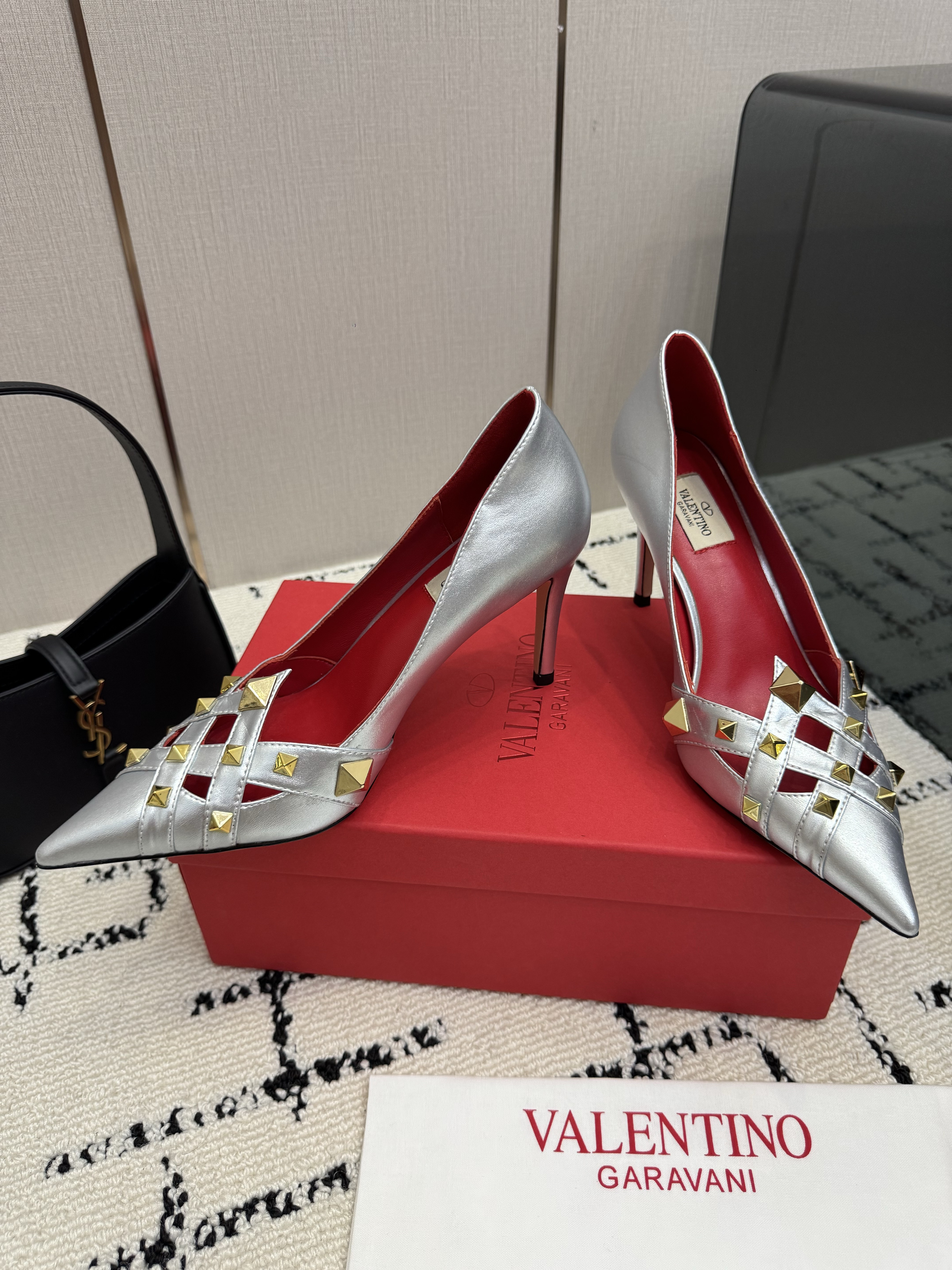 Valentino Garavani Metallic Silver Studdy Kidskin Pumps 100mm - Image 4