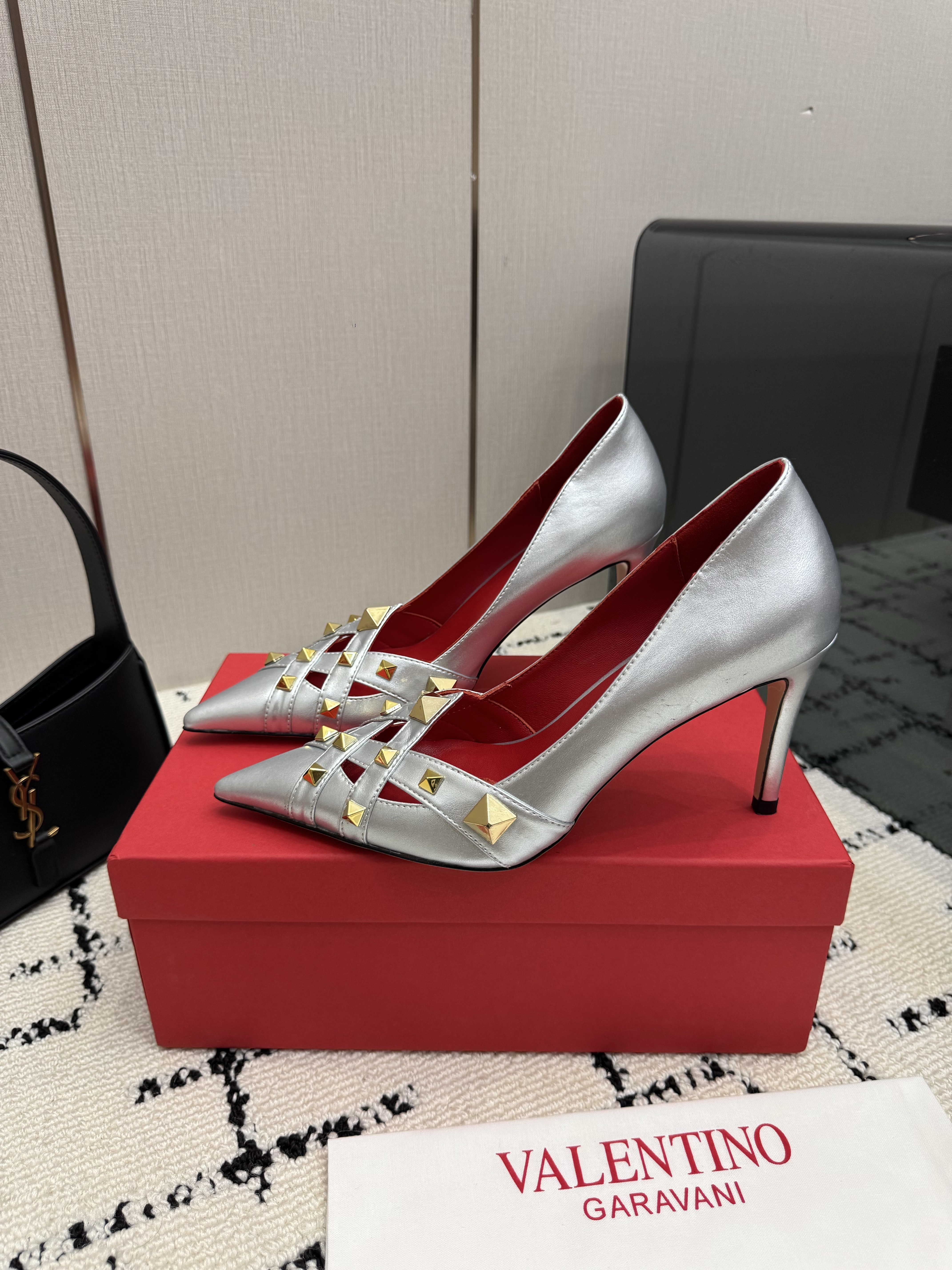 Valentino Garavani Metallic Silver Studdy Kidskin Pumps 100mm - Image 5