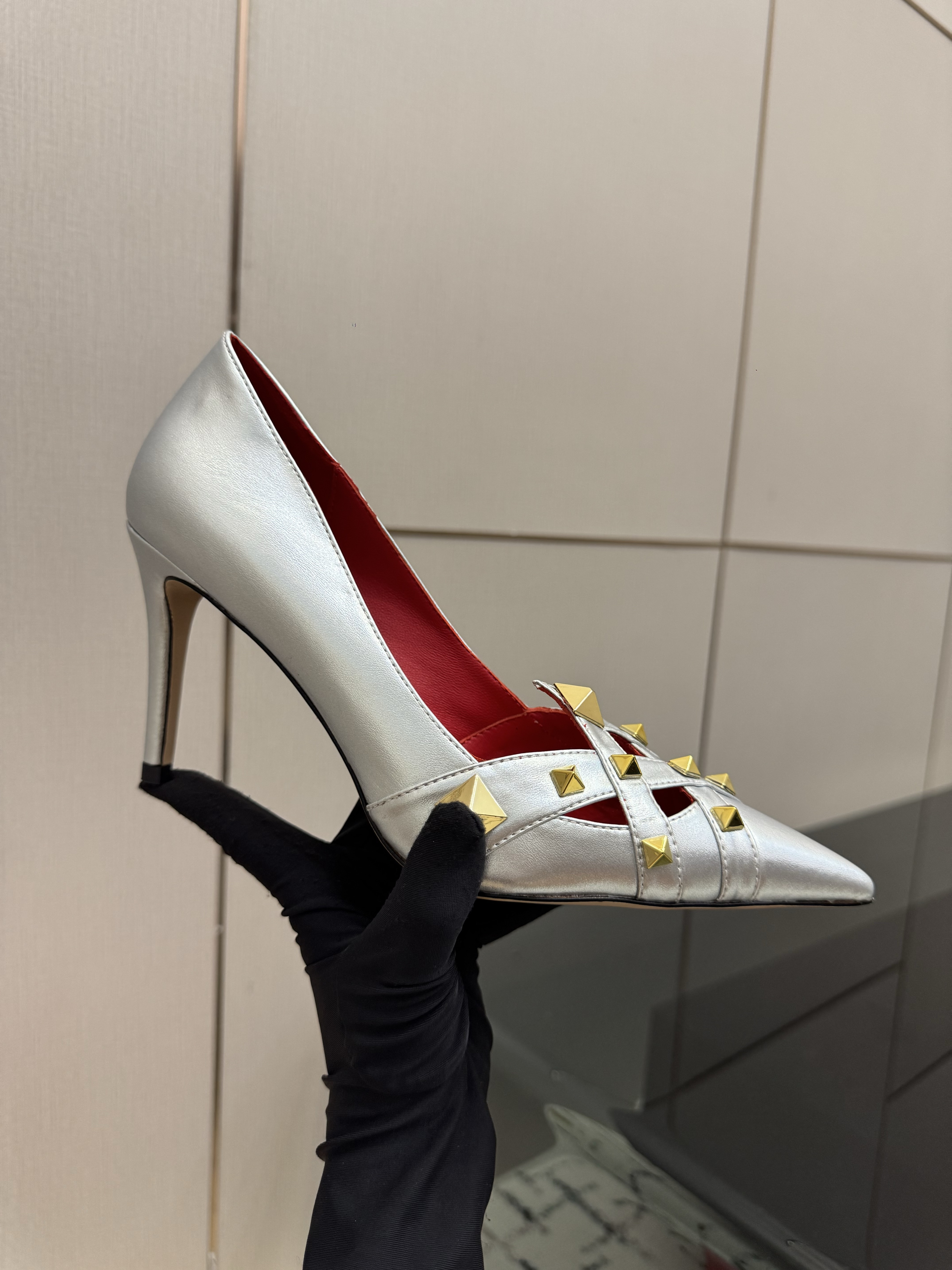 Valentino Garavani Metallic Silver Studdy Kidskin Pumps 100mm - Image 7