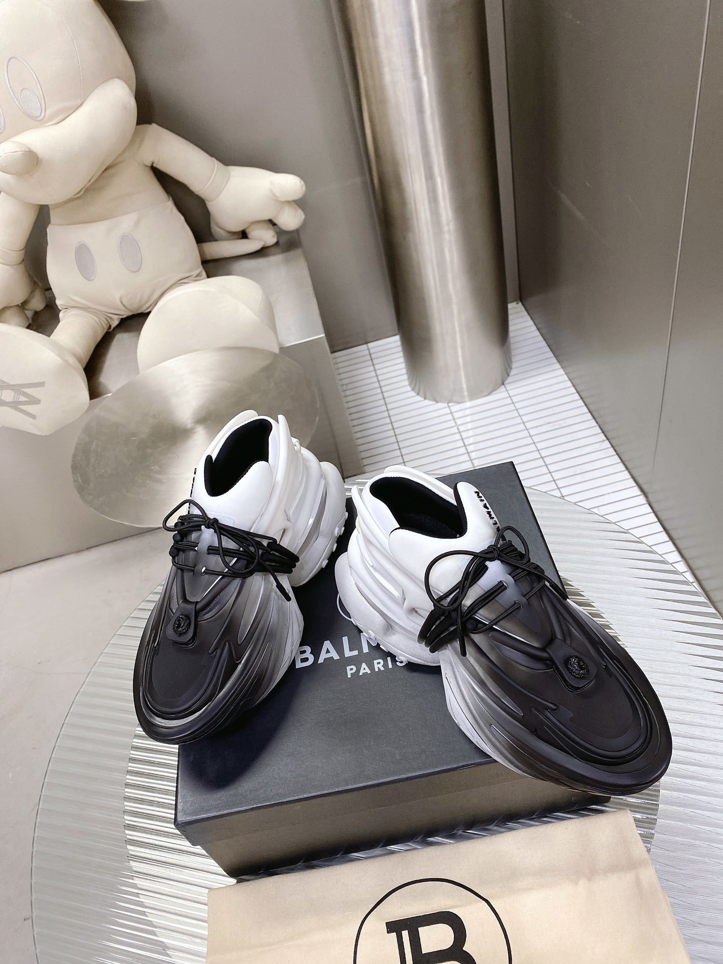 Balmain Unicorn Low-Top White Black Gradient Sneakers - Image 4