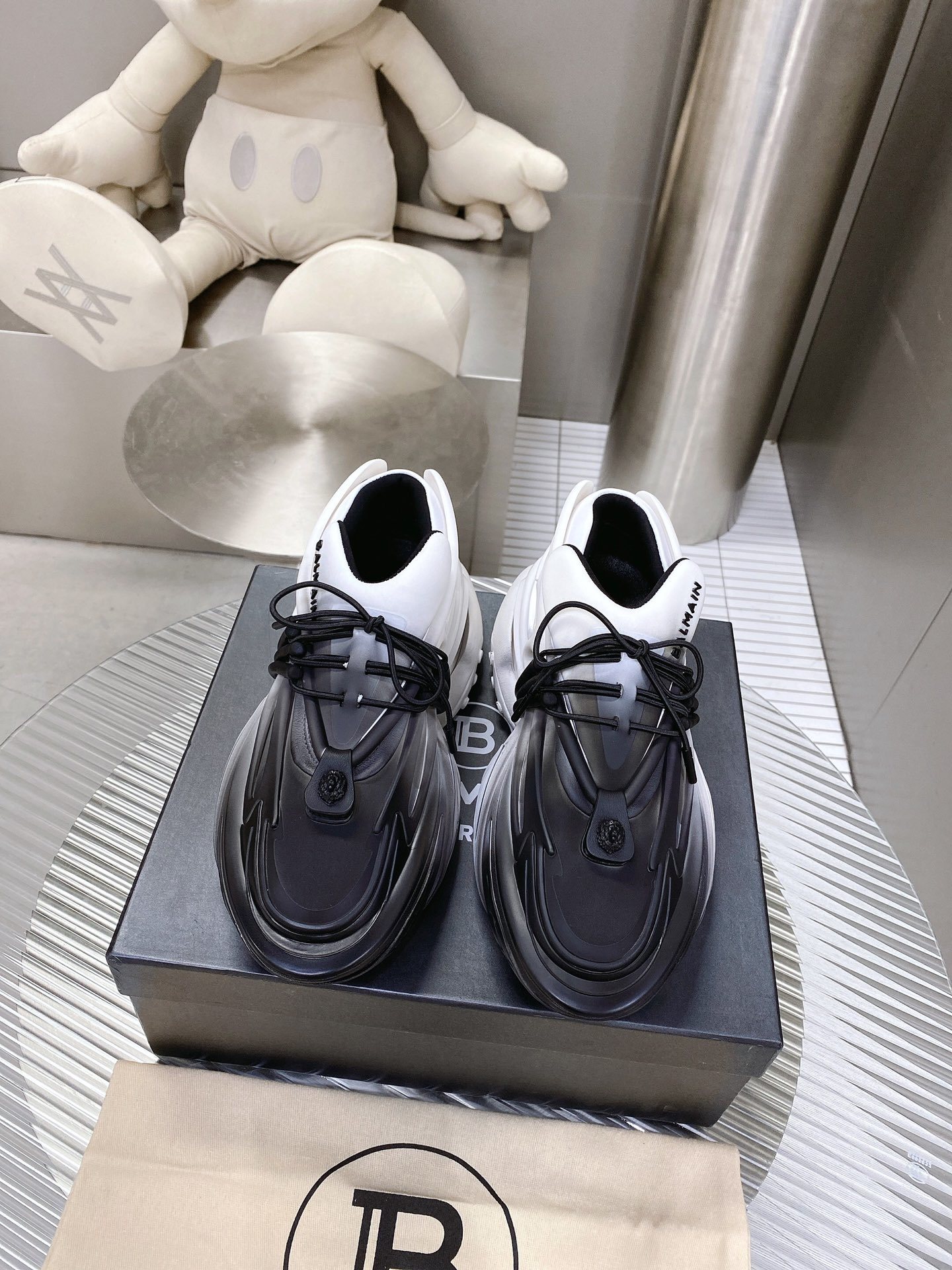 Balmain Unicorn Low-Top White Black Gradient Sneakers - Image 8