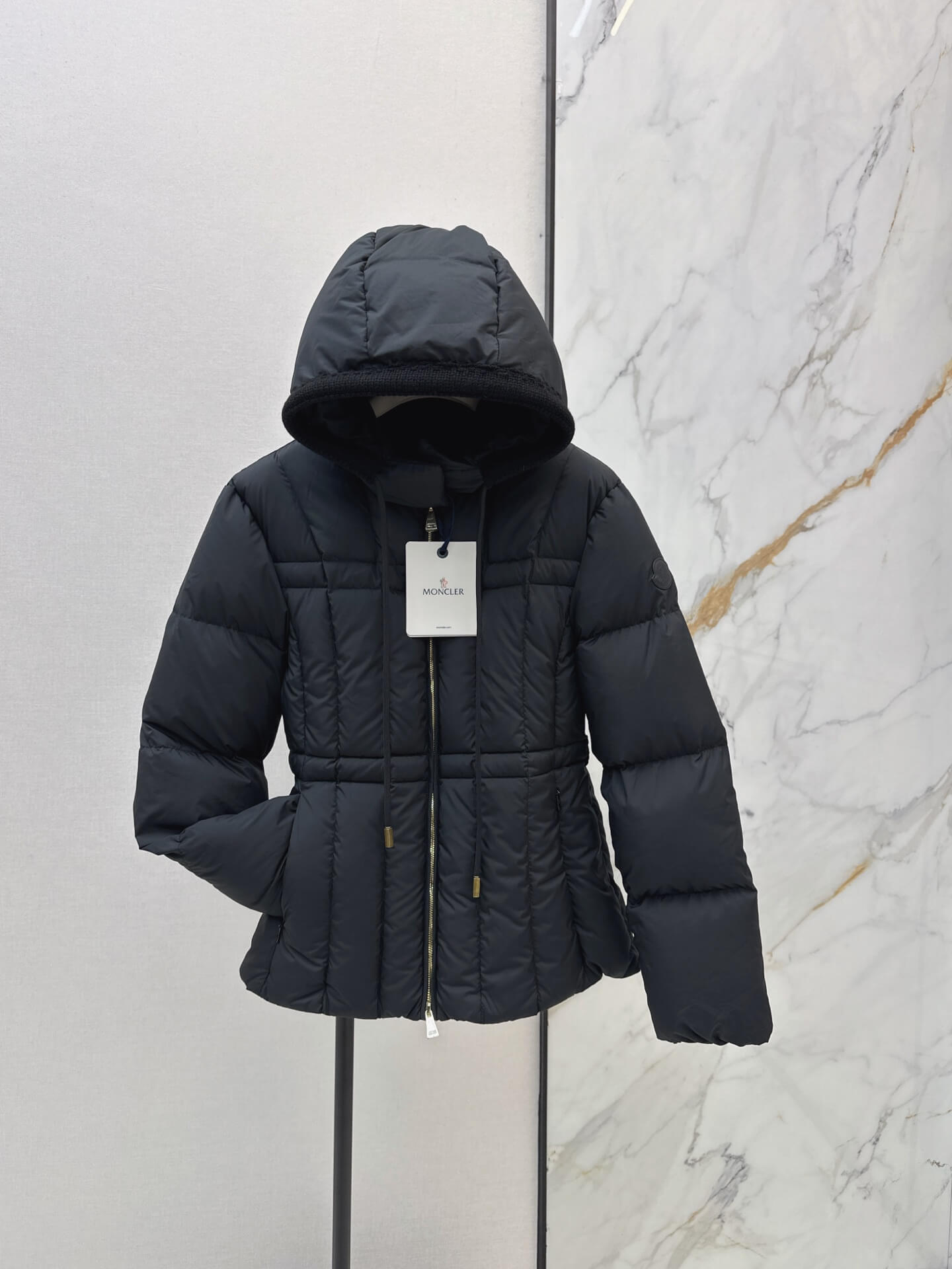 Moncler Estom Vertical-Quilted Hooded Short Down Jacket in Black