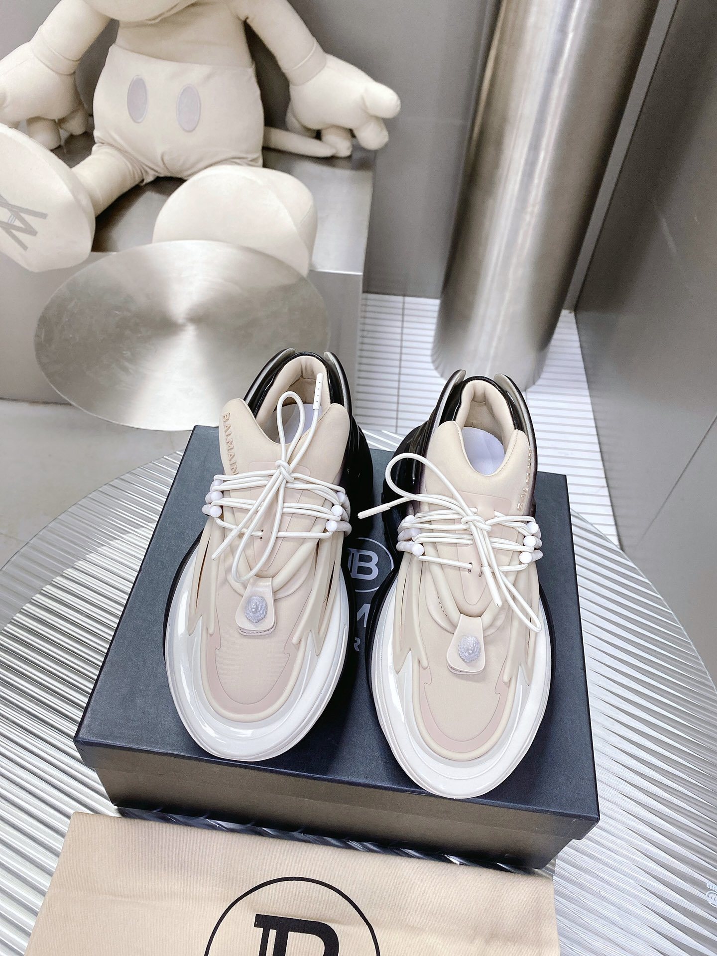 Balmain Unicorn Low-Top Ivory & Black Gradient Sneakers - Image 3