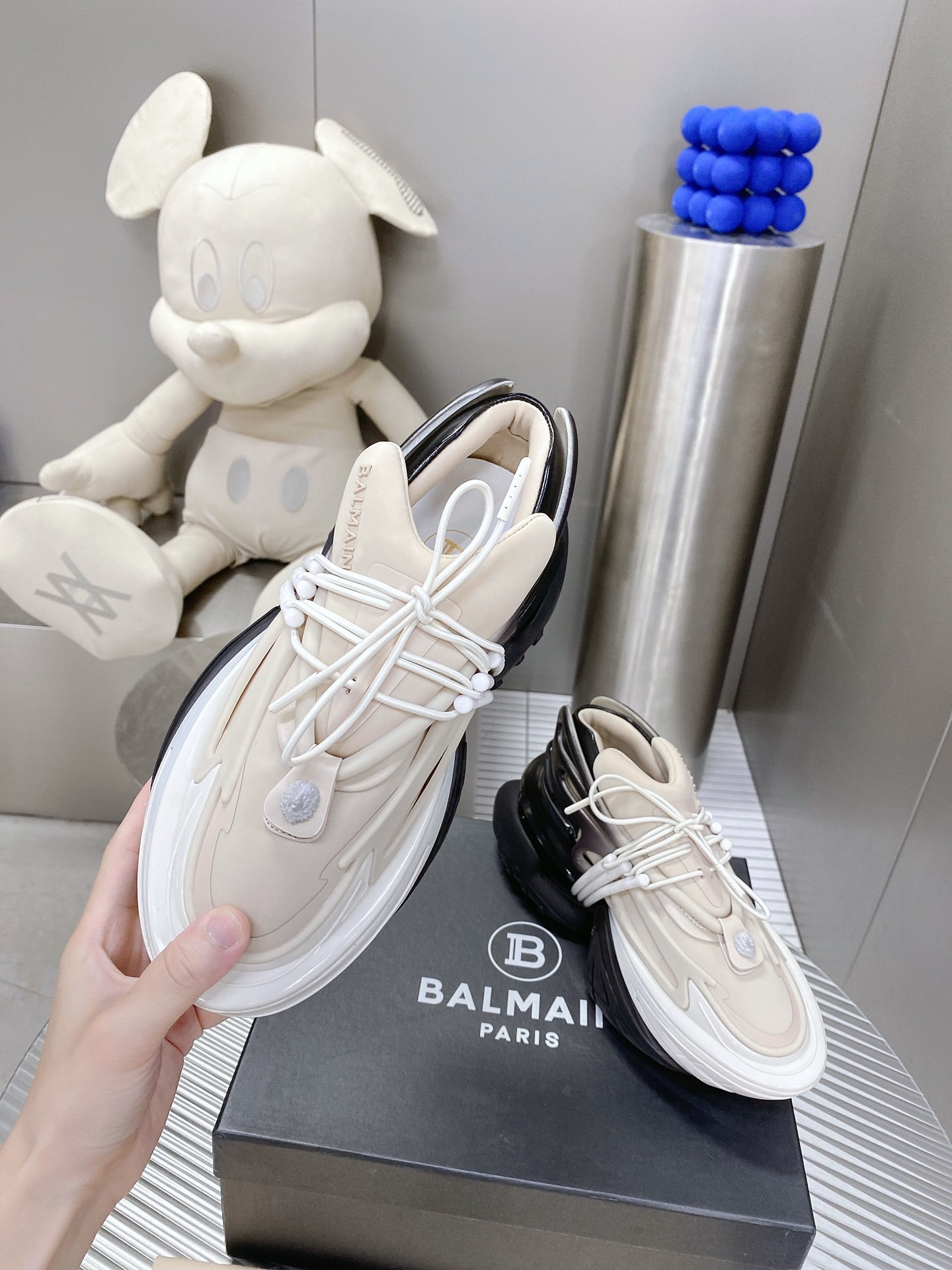 Balmain Unicorn Low-Top Ivory & Black Gradient Sneakers - Image 7