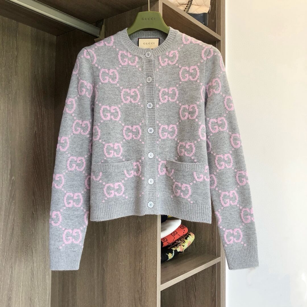 Gucci Reverse GG Monogram Jacquard Knit Cardigan Sweater – Grey & Pink