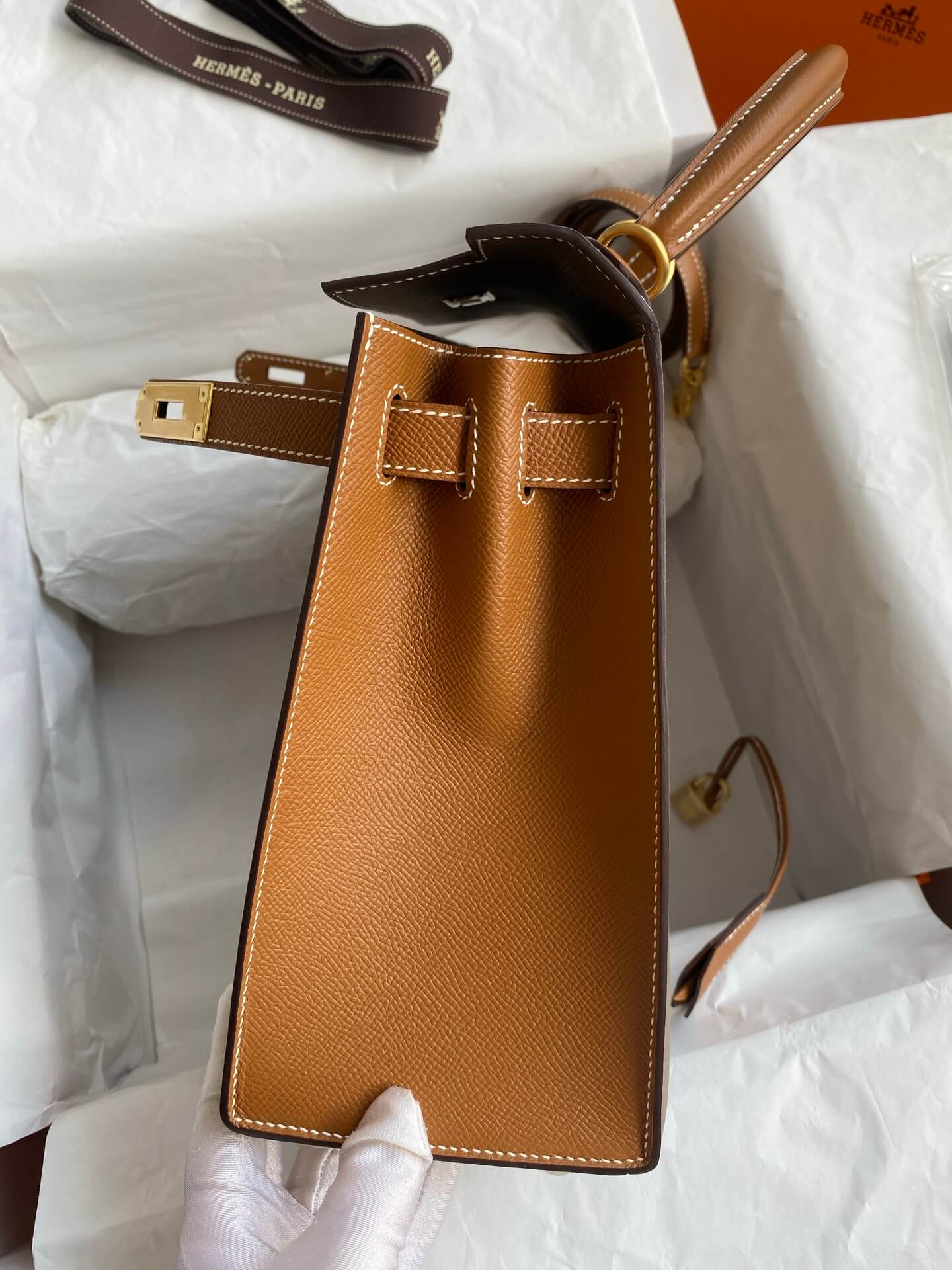 Hermès Kelly 25 Sellier Tri-Color Epsom Leather Bag with Gold Hardware - Image 4