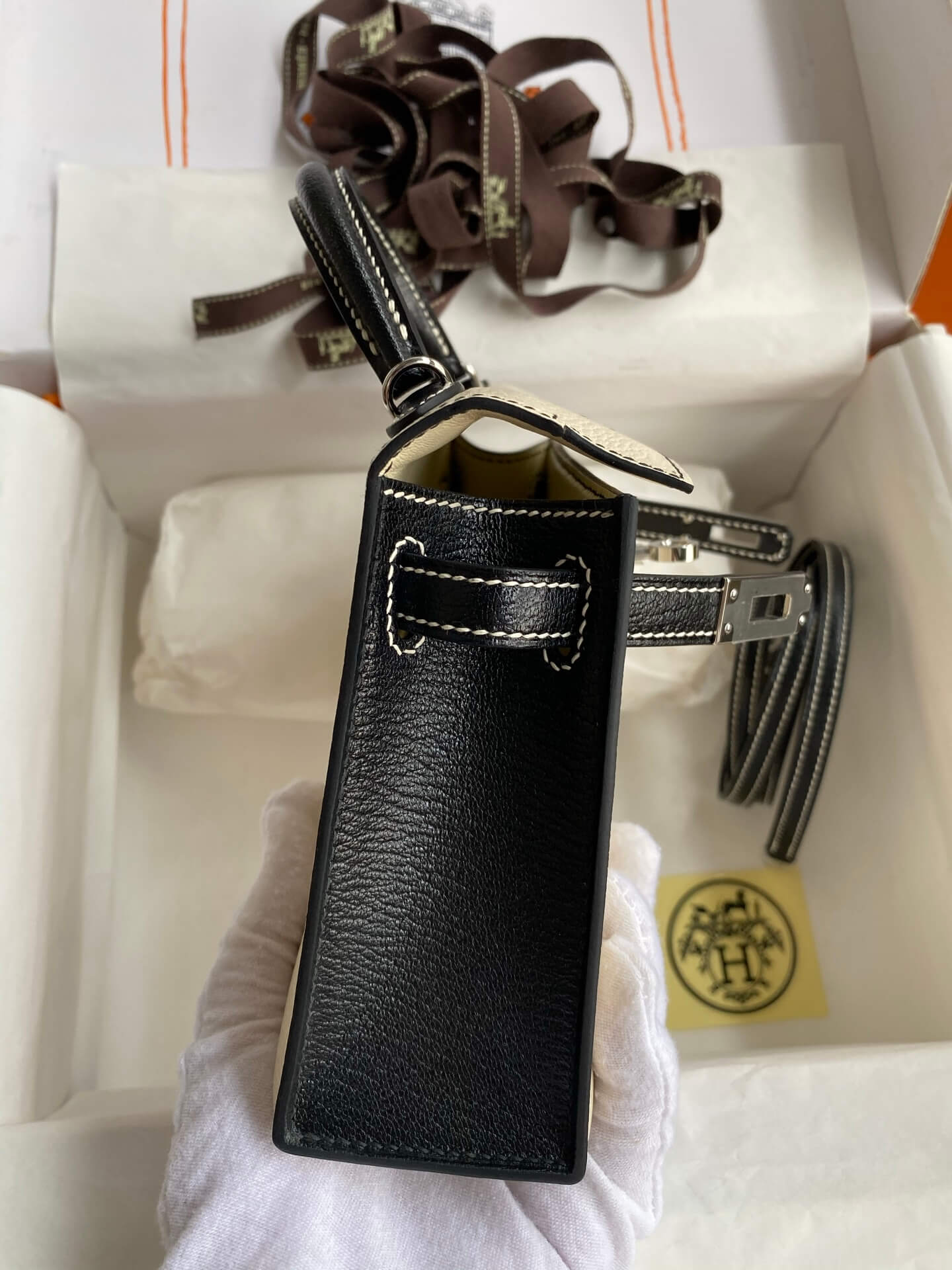 Hermès Mini Kelly II 20 Special Order (HSS) Bicolor Craie & Noir Epsom Leather with Palladium Hardware (PHW) - Image 4