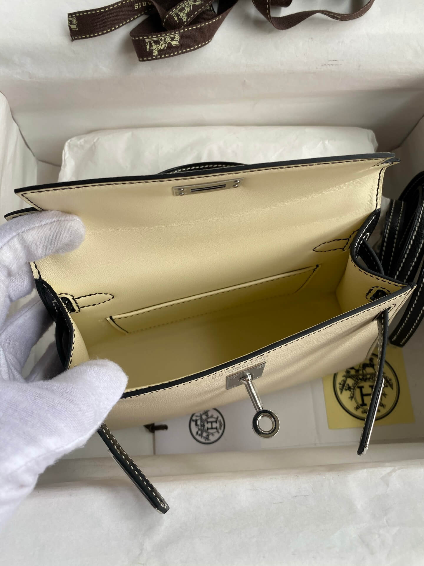 Hermès Mini Kelly II 20 Special Order (HSS) Bicolor Craie & Noir Epsom Leather with Palladium Hardware (PHW) - Image 5