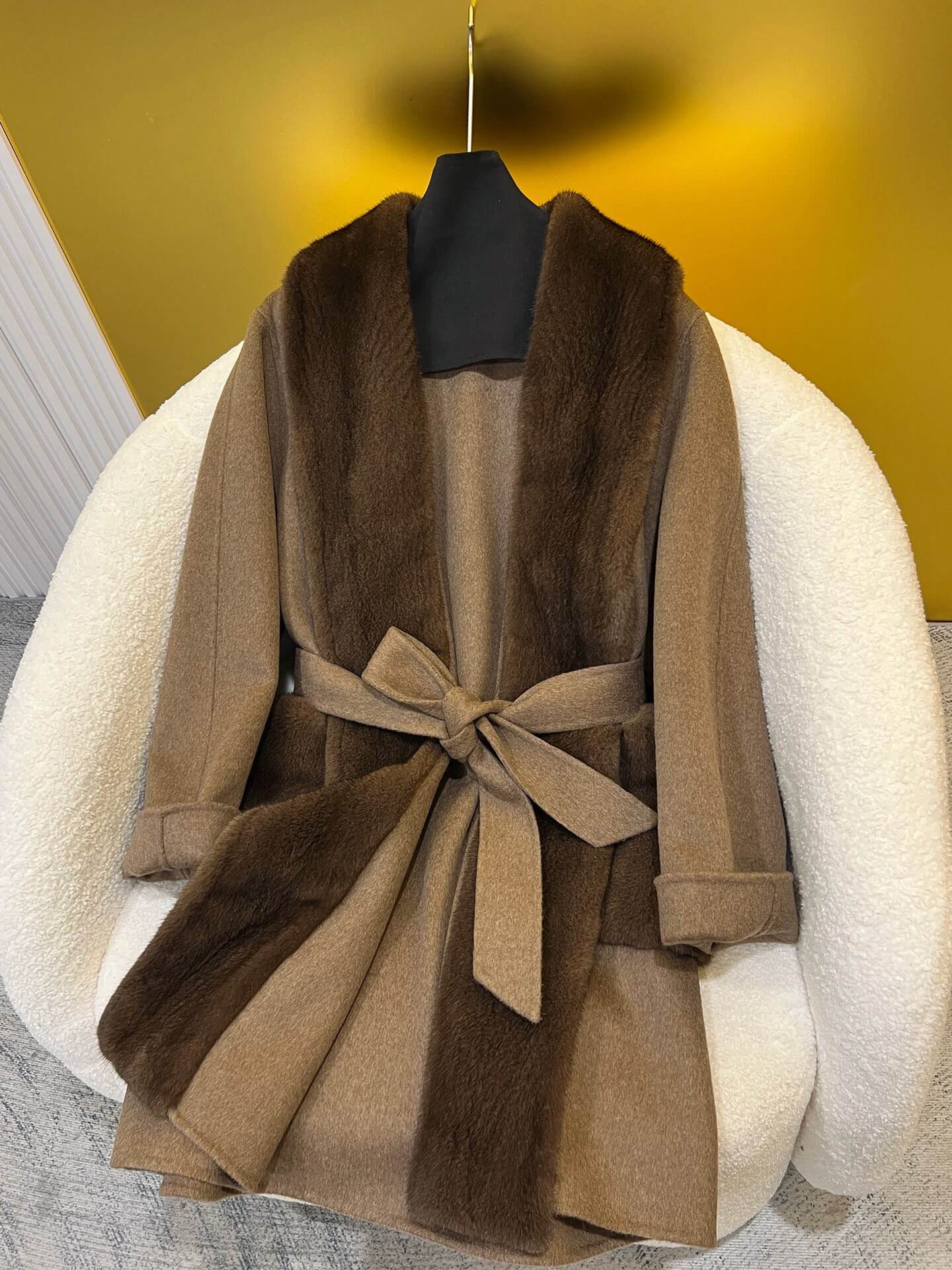 Max Mara Mink Fur Collar and Pocket Trim Double-Face Cashmere Belted Wrap Coat - Image 6