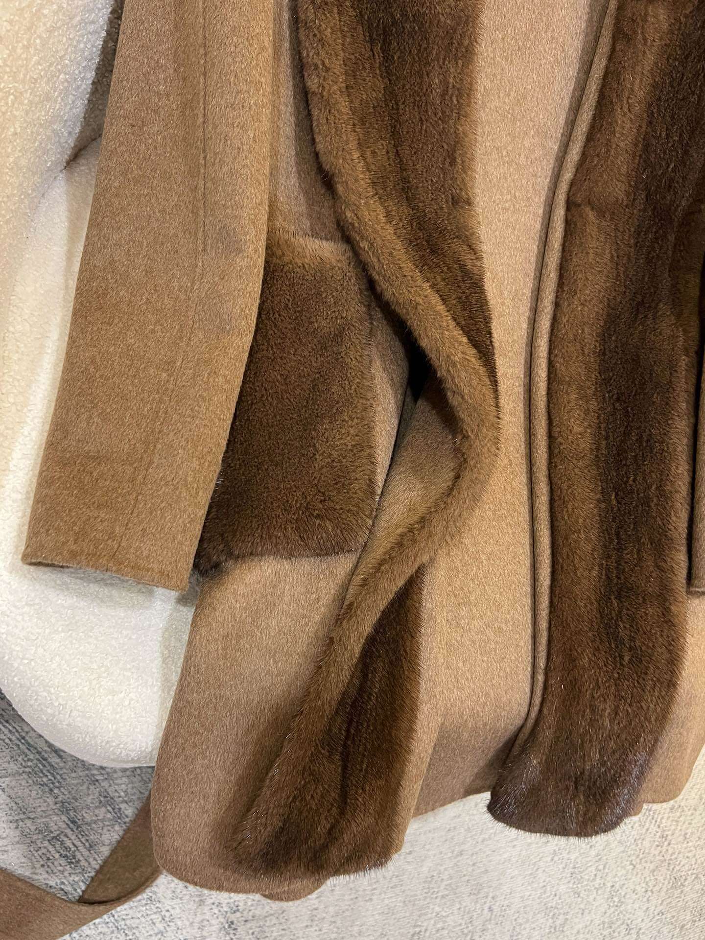 Max Mara Mink Fur Collar and Pocket Trim Double-Face Cashmere Belted Wrap Coat - Image 9