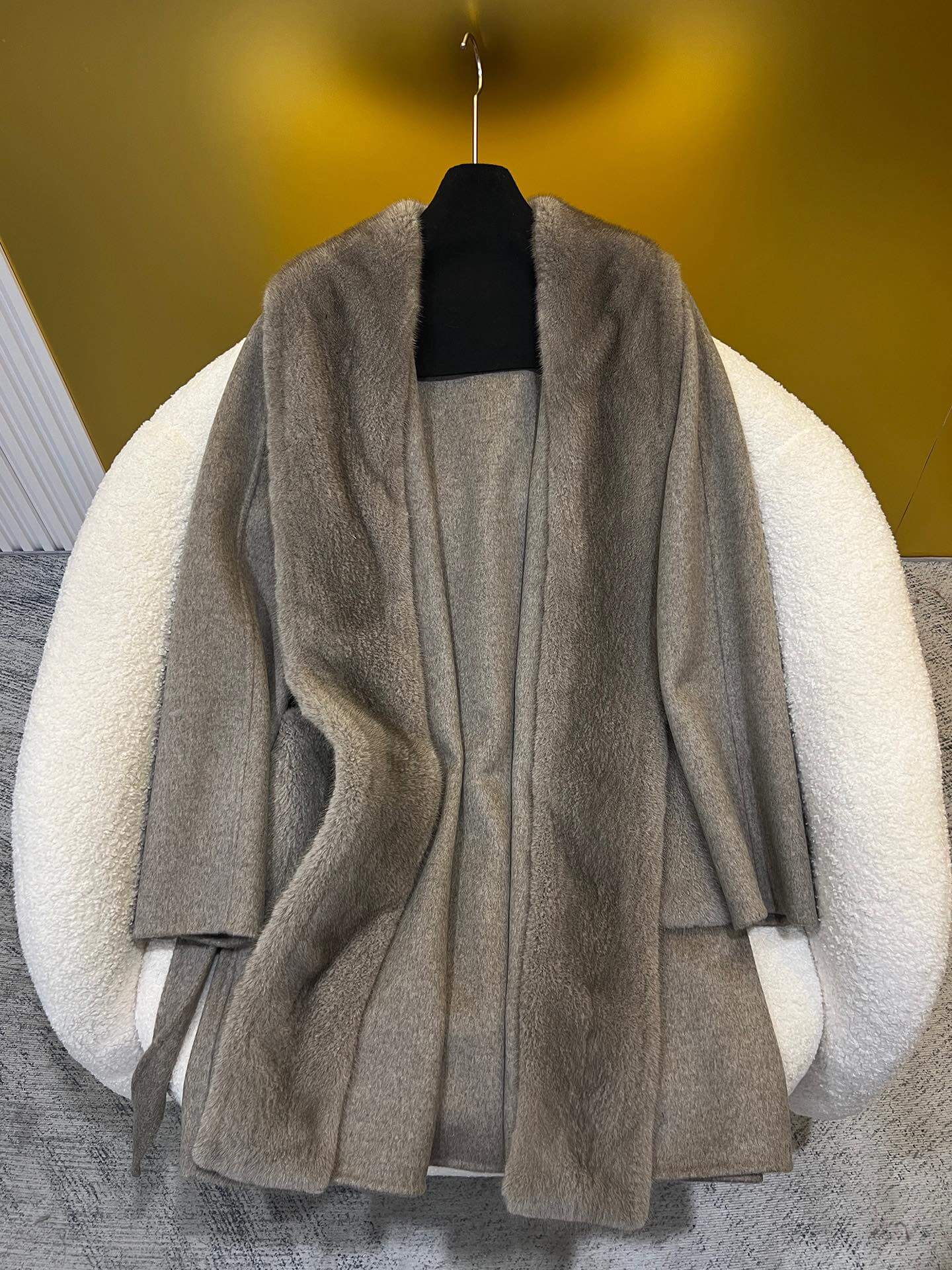 Max Mara Mink Fur Trimmed Cashmere Wrap Coat with Belt - Image 3