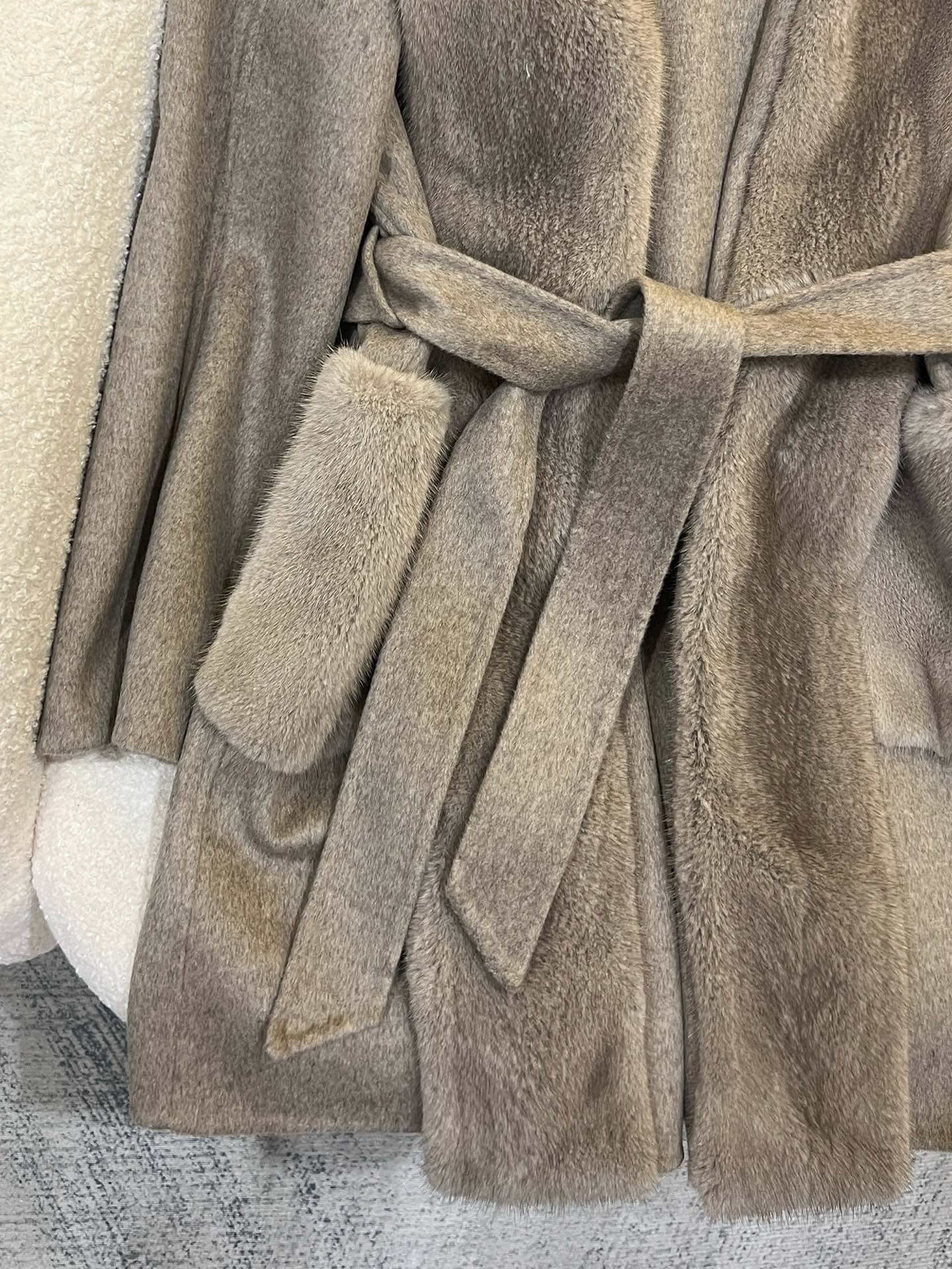 Max Mara Mink Fur Trimmed Cashmere Wrap Coat with Belt - Image 6
