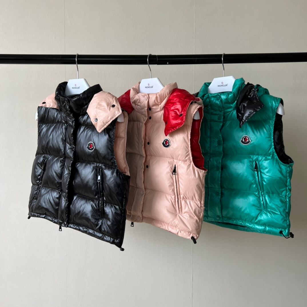 Moncler Contrast Logo Trim Hooded Puffer Jacket
